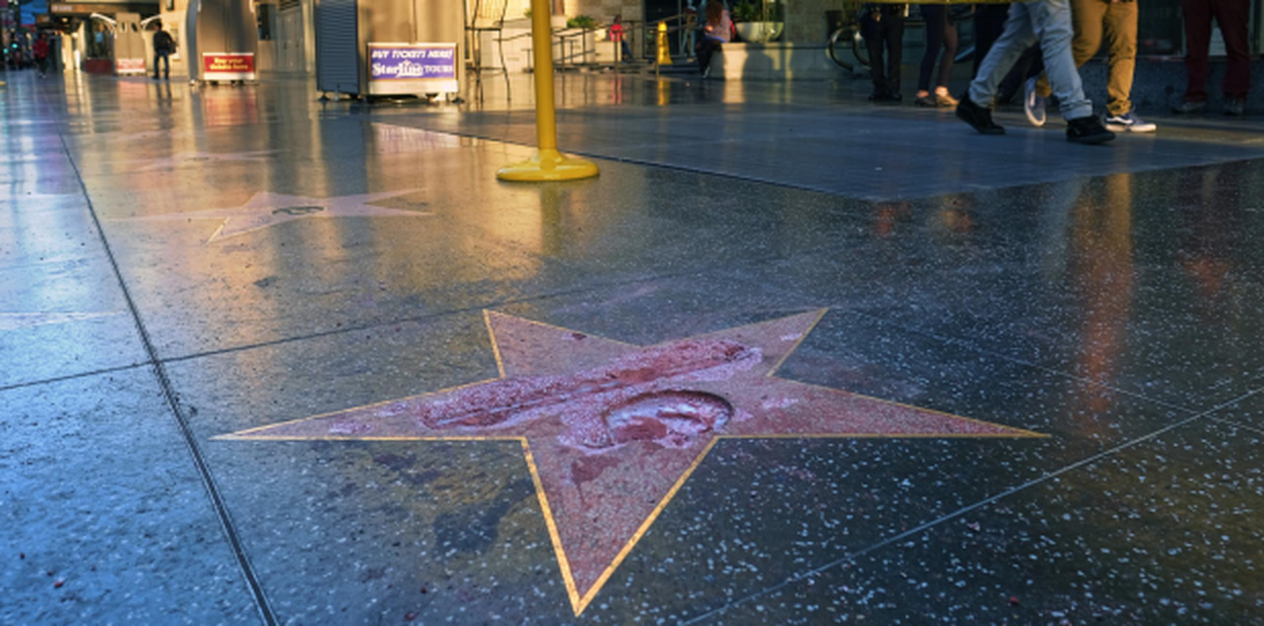 Para recibir la estrella, una celebridad debe ser postulada y donar 30,000 dólares a una obra de bien público. (AP / Richard Vogel)

