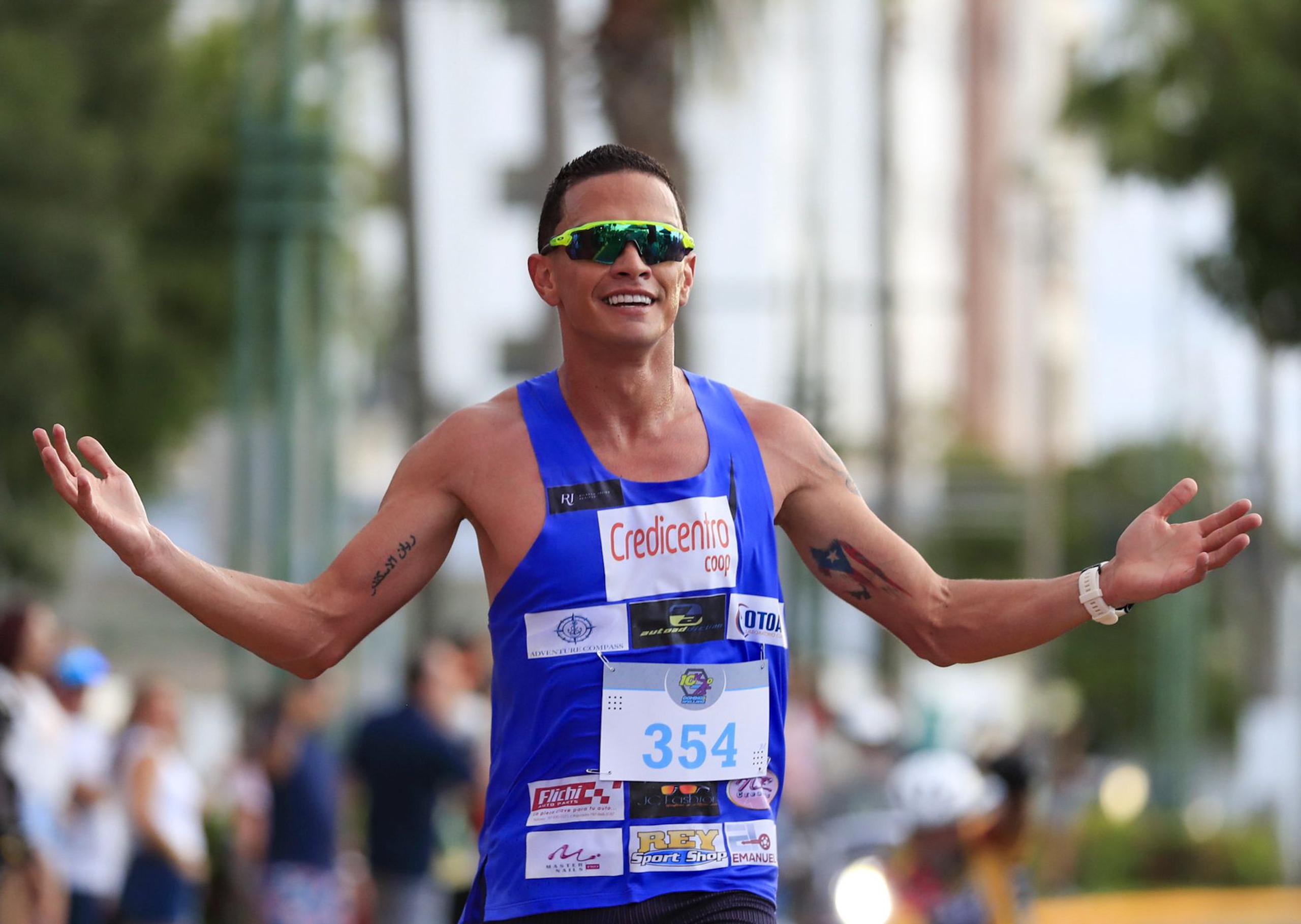 Alexander Torres, aquí en su victoria en el 10K Domingo Apellaniz de Cataño, hará un maratón el 27 de noviembre. (Cortesía / Carlos Zayas Zayas)