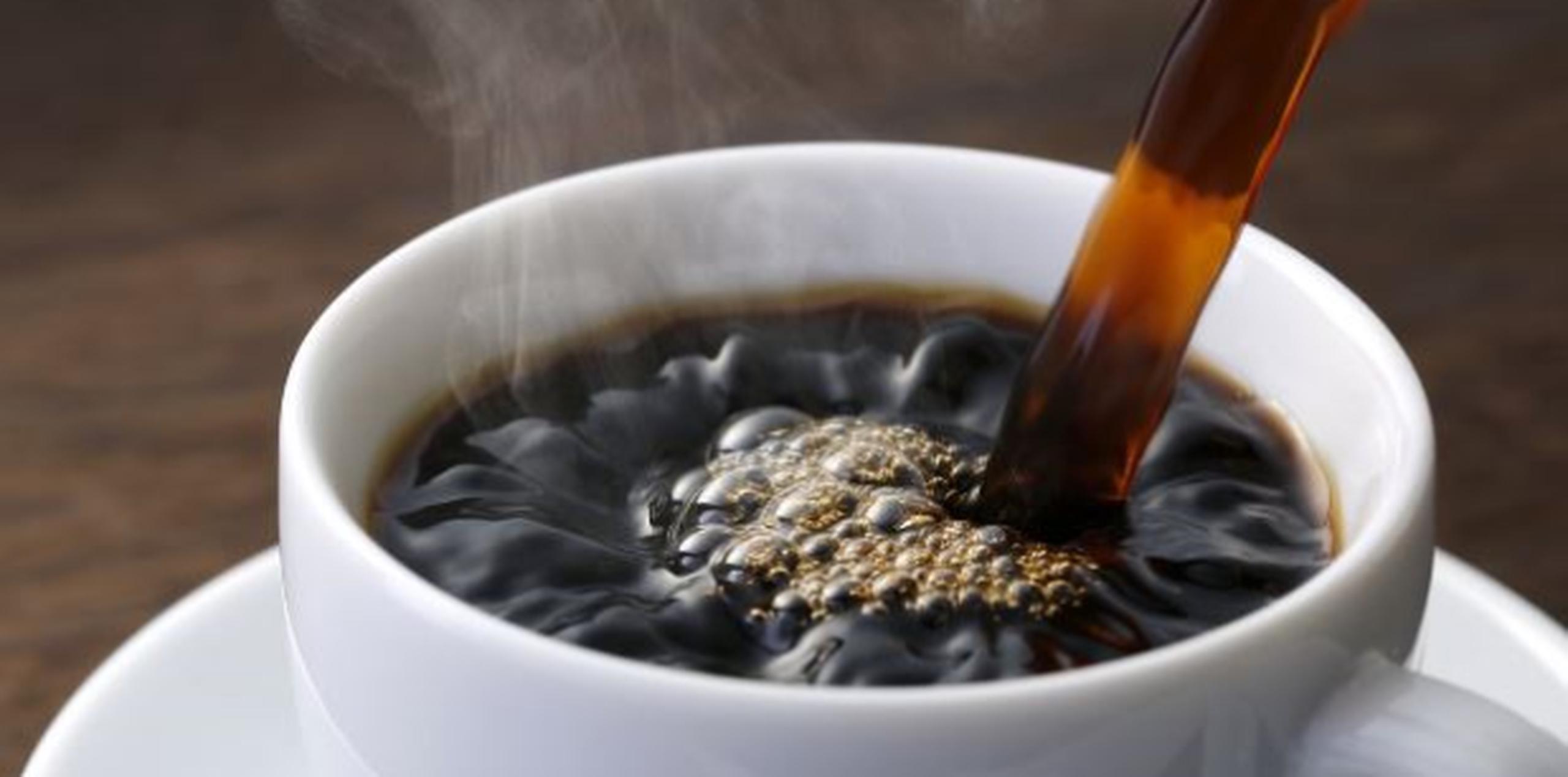 El temor más reciente no tiene que ver directamente con el café, sino con una sustancia química llamada acrilamida, un cancerígeno que se produce cuando los granos se tuestan. (Archivo)