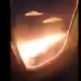 Motor de avión de United se incendia en pleno vuelo