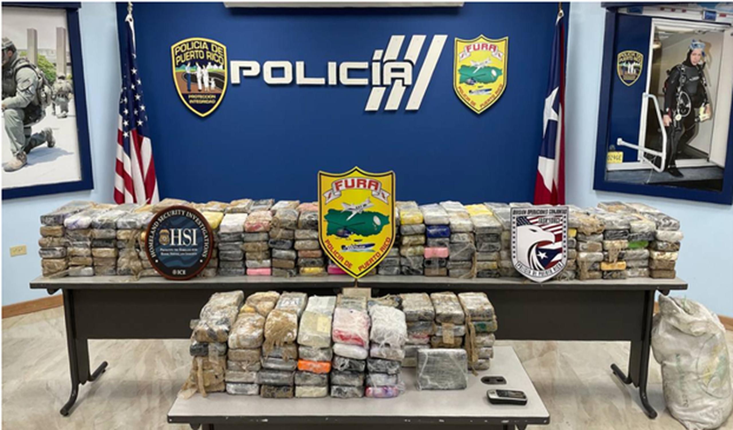 El cargamento millonario de cocaína fue ocupado en la playa del barrio Islote en Arecibo.
