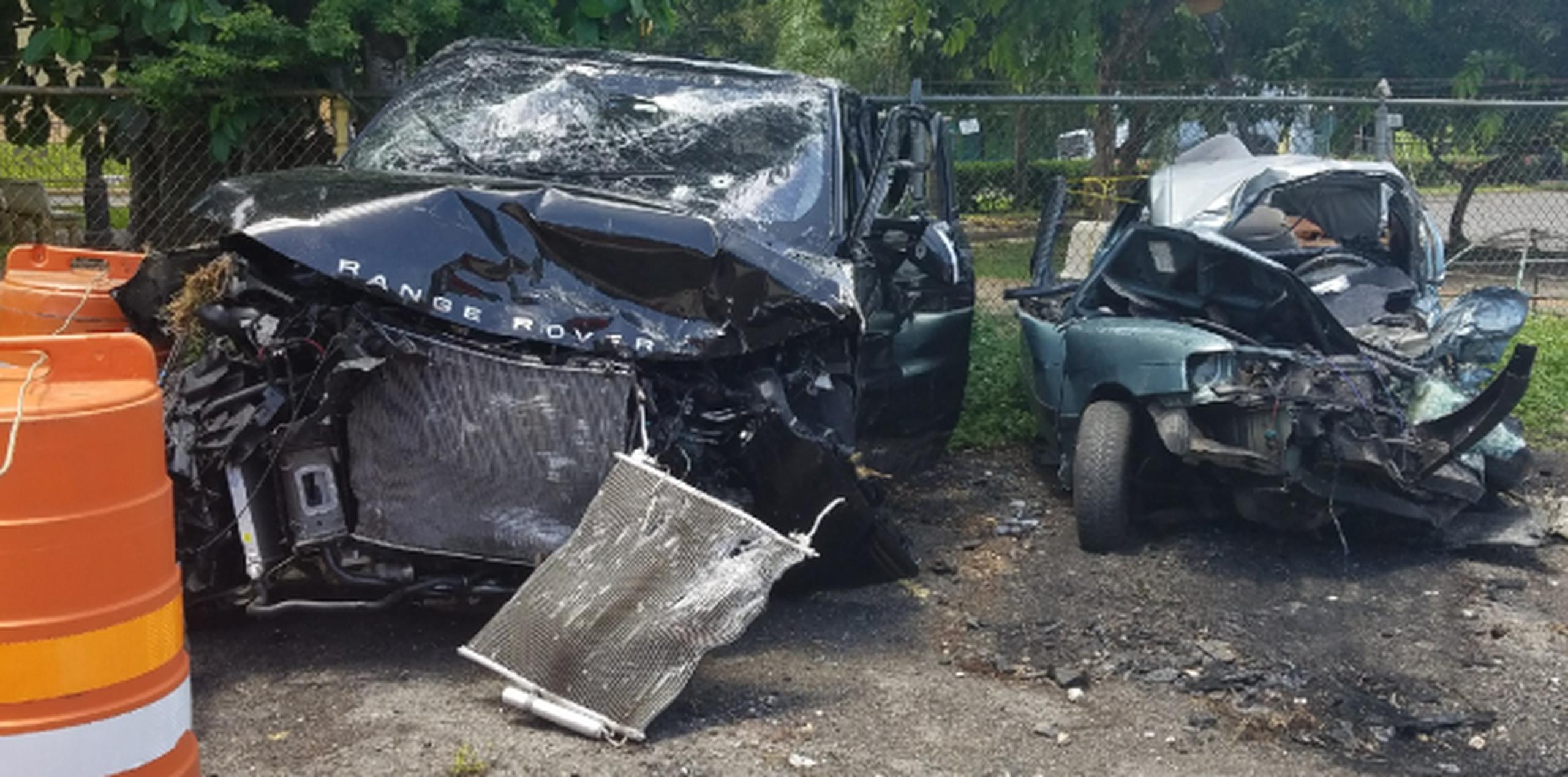 Los vehículos envueltos en el fatal incidente chocaron de frente. (lsanjurjo@primerahora.com)