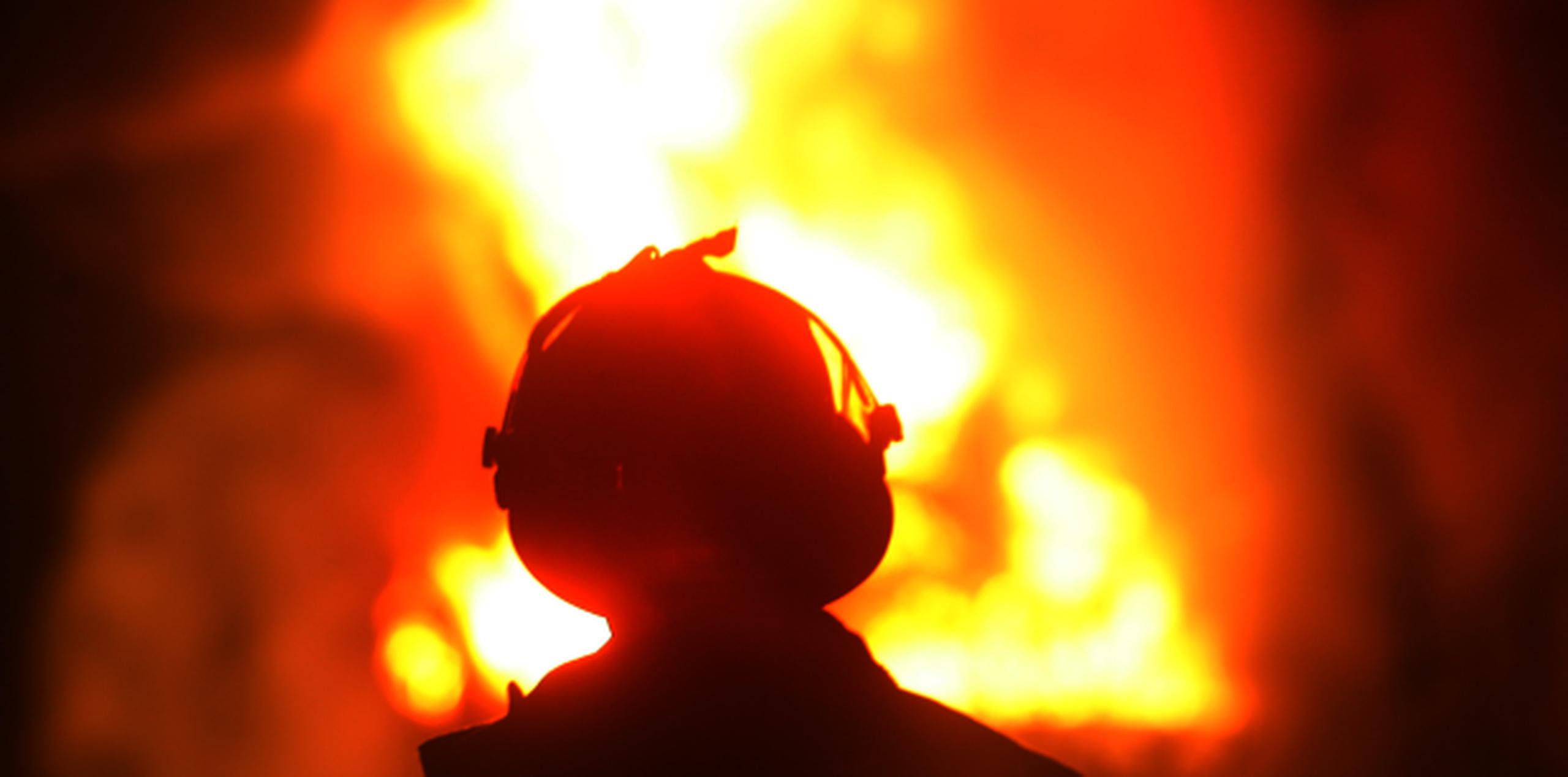 Los trabajadores de la fábrica quedaron atrapados por el fuego, que se propagó de forma rápida debido a los materiales altamente inflamables usados en la producción de muebles. (Archivo)