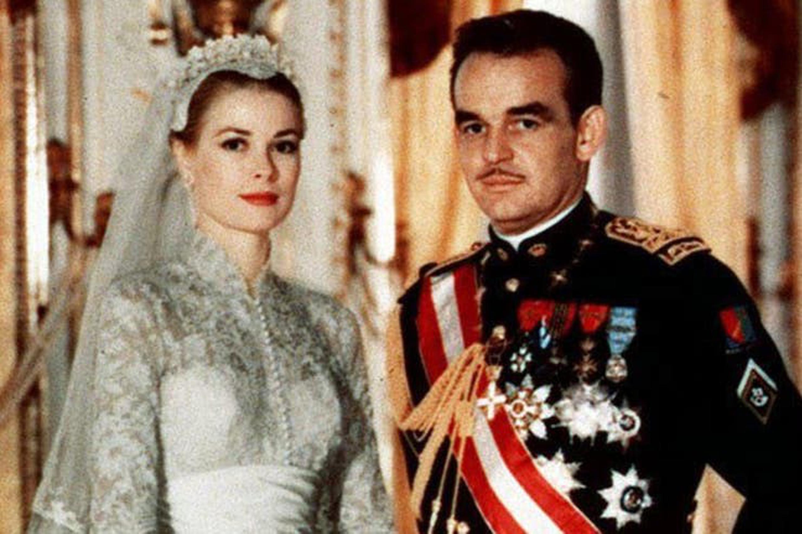 Grace Kelly se casó con el príncipe Rainiero III y se convirtió en la princesa de Mónaco.