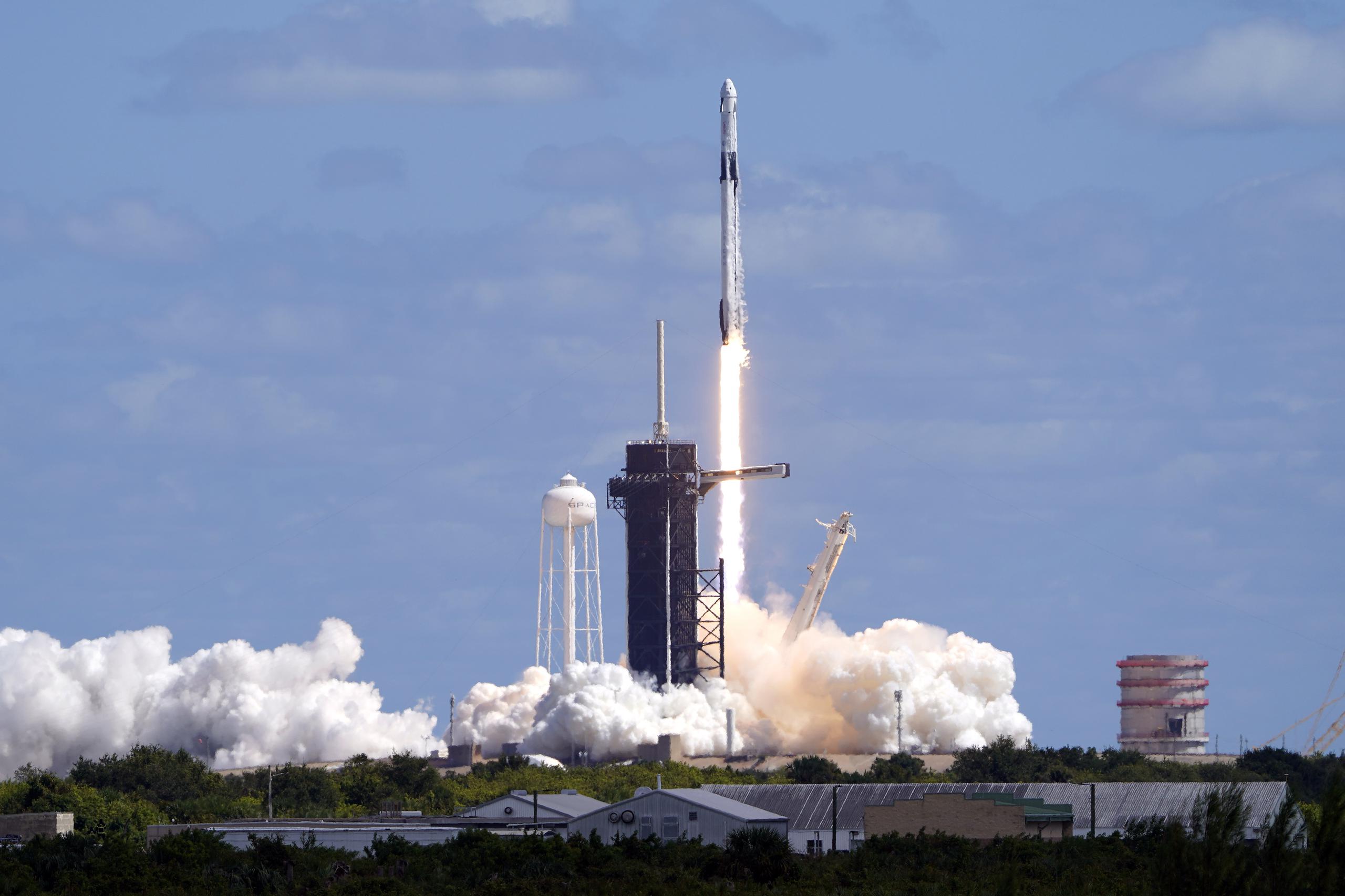 El cohete que se avistaría es un Falcon 9 de la compañía SpaceX.