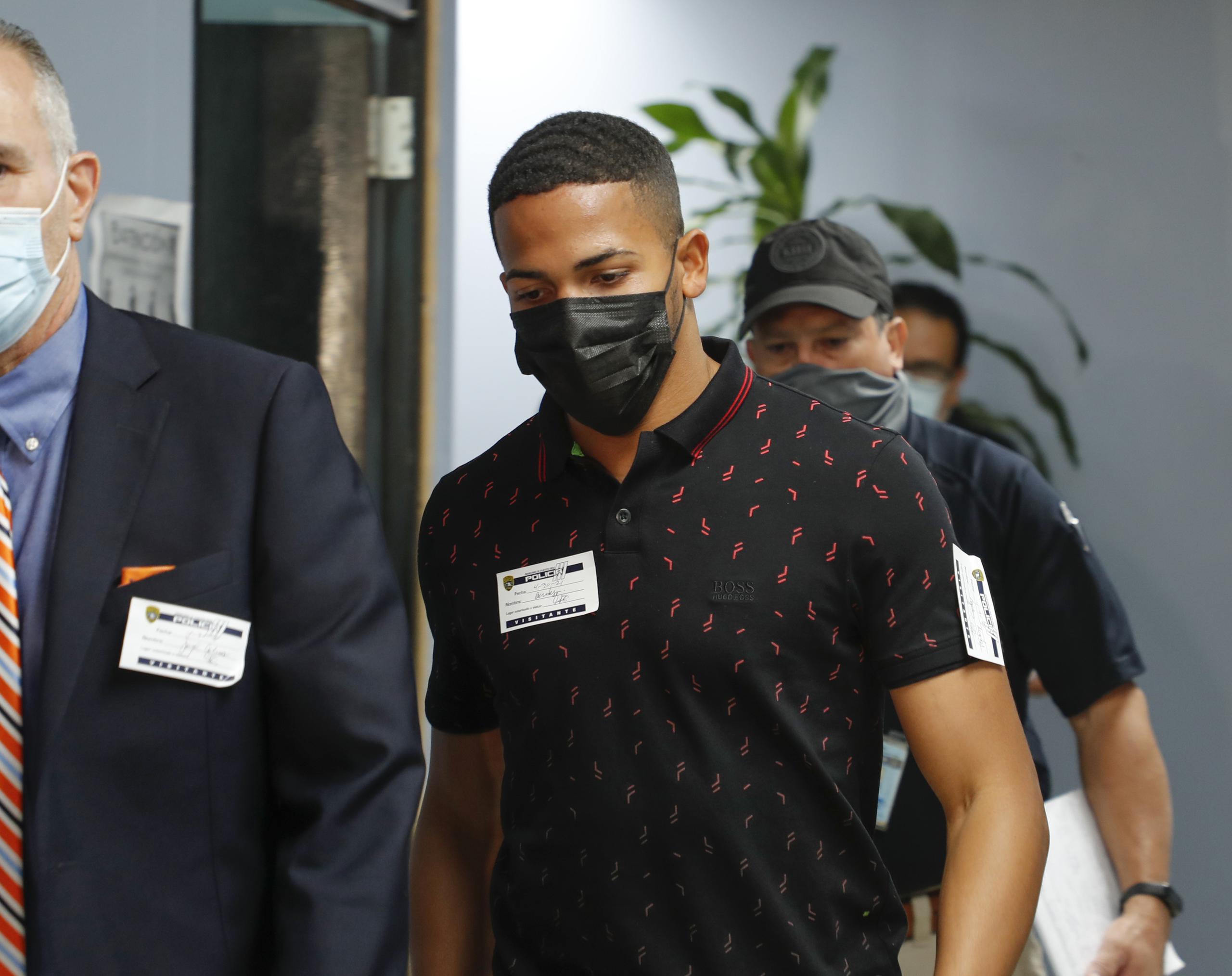 Félix Verdejo en su llegada a las oficinas del Cuerpo de Investigaciones Criminales en San Juan el pasado 30 de abril.