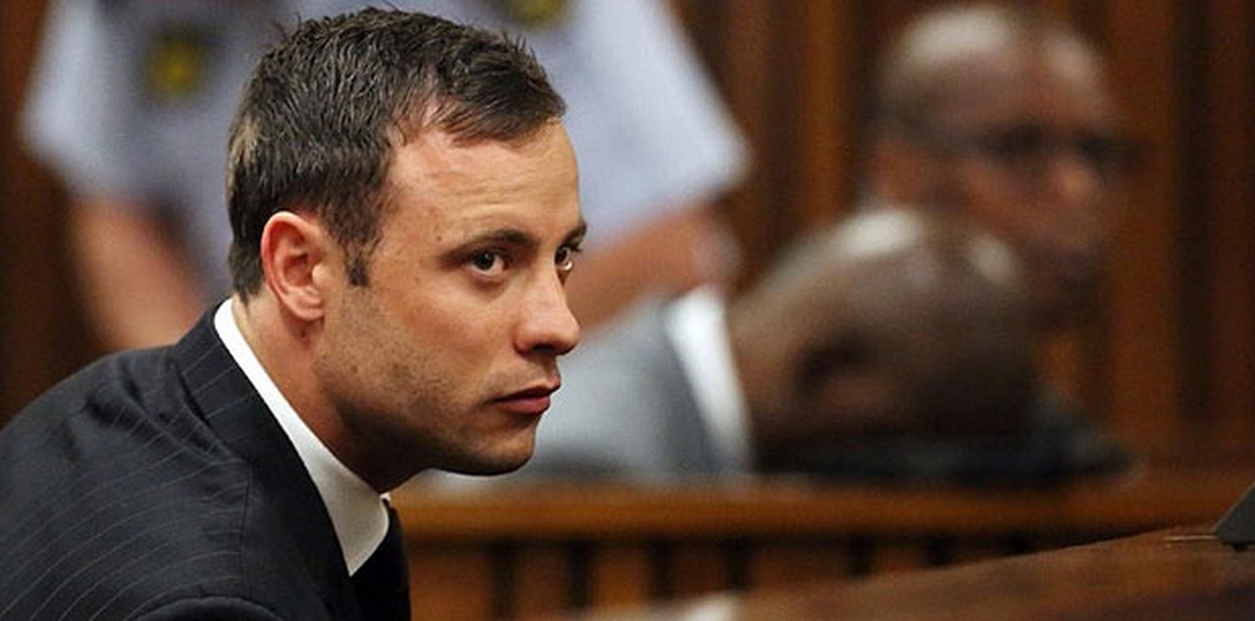 Si se le declara culpable de asesinato en la apelación, Pistorius se enfrentaría a un mínimo de 15 años de prisión. (Archivo)