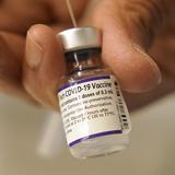 FDA autoriza refuerzo de vacuna Pfizer para niños de 12 años en adelante