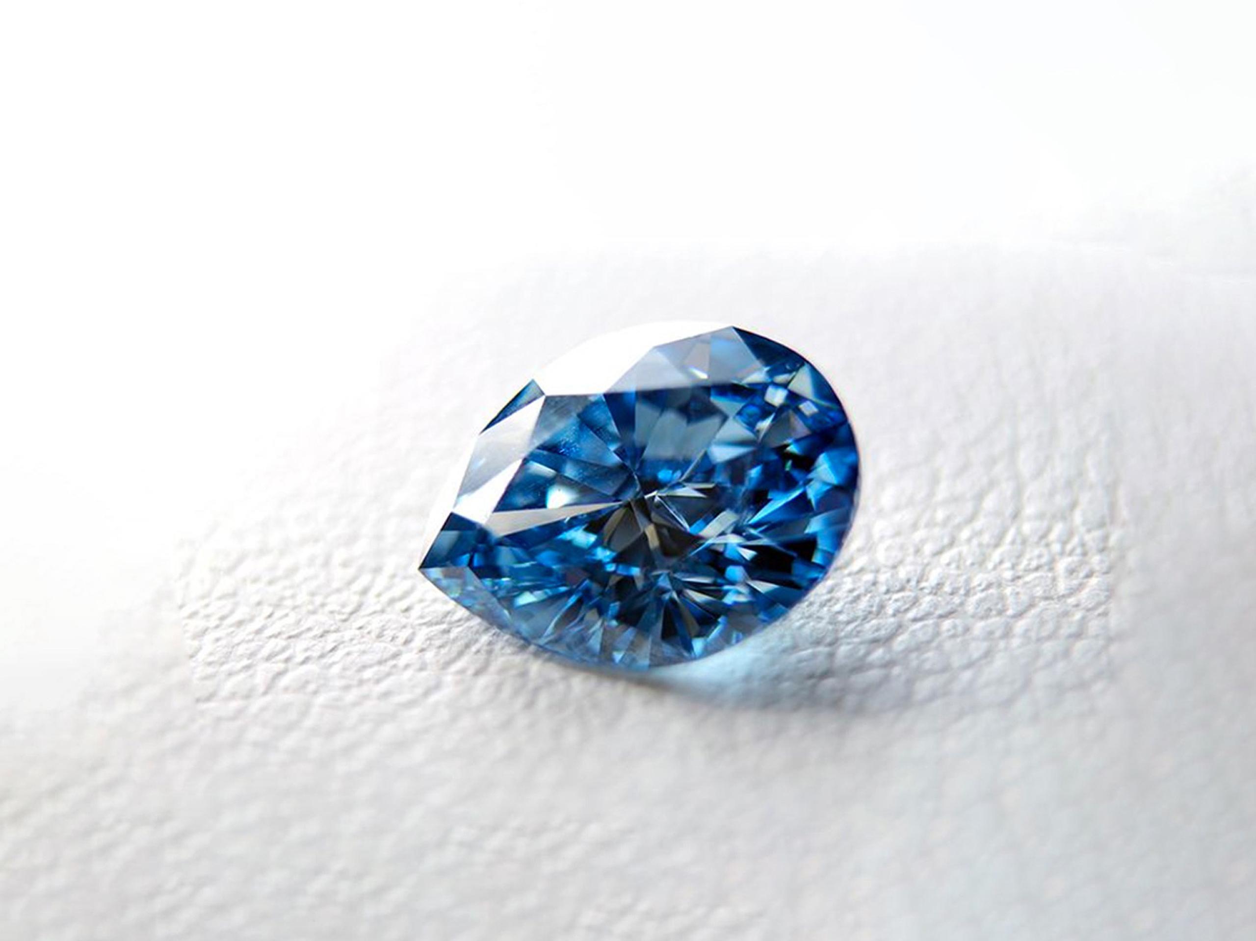 Los diamantes van desde los 3,900 hasta los 32,000 euros, dependiendo de los quilates, si son en bruto o según los distintos tipos de corte. Imagen facilitada de un diamante fabricado a partir de cenizas de un difunto.