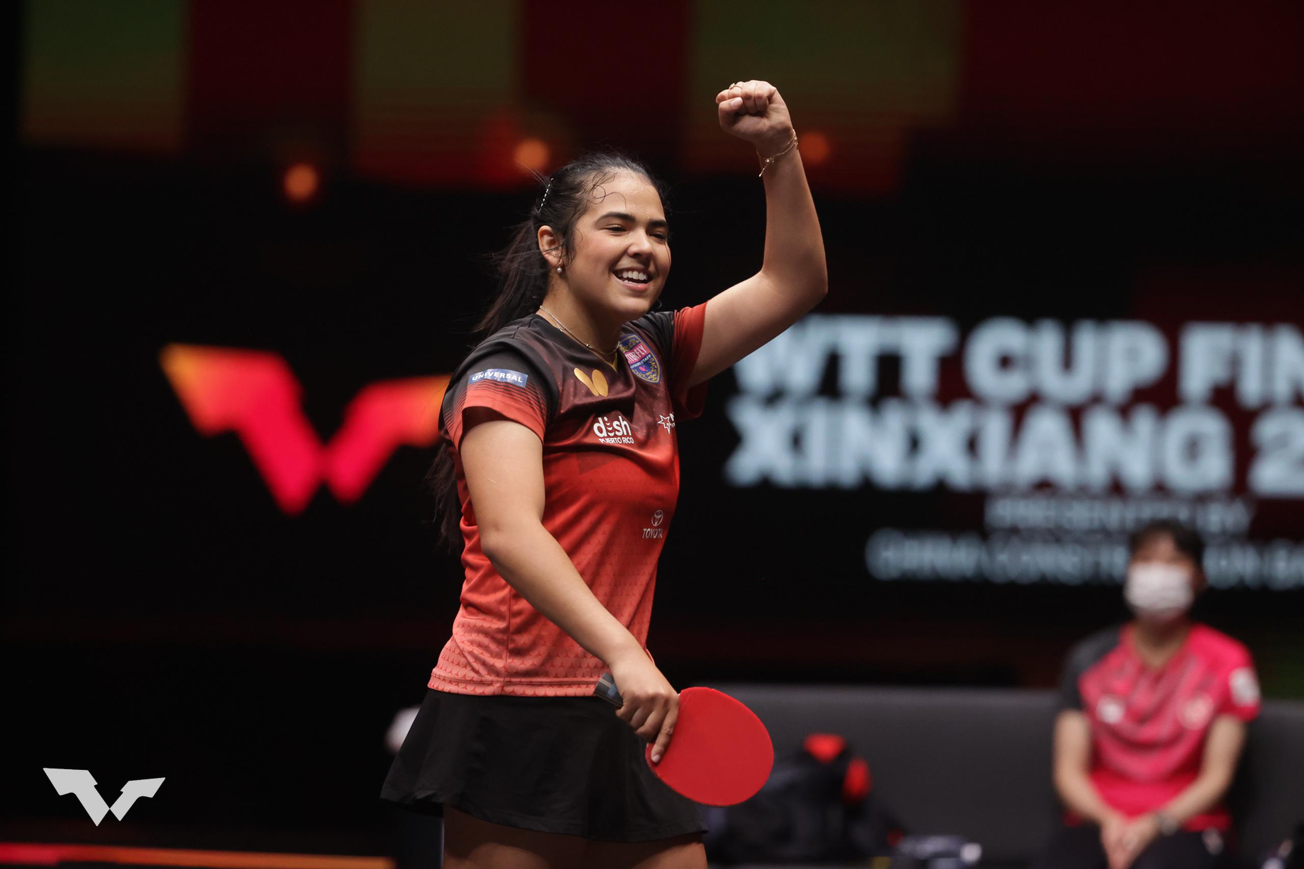 Adriana Díaz muestra su felicidad al sacar su primera victoria ante una jugadora Top 10 del mundo.