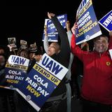 Arranca huelga de 13,000 empleados de fábricas de autos en Estados Unidos