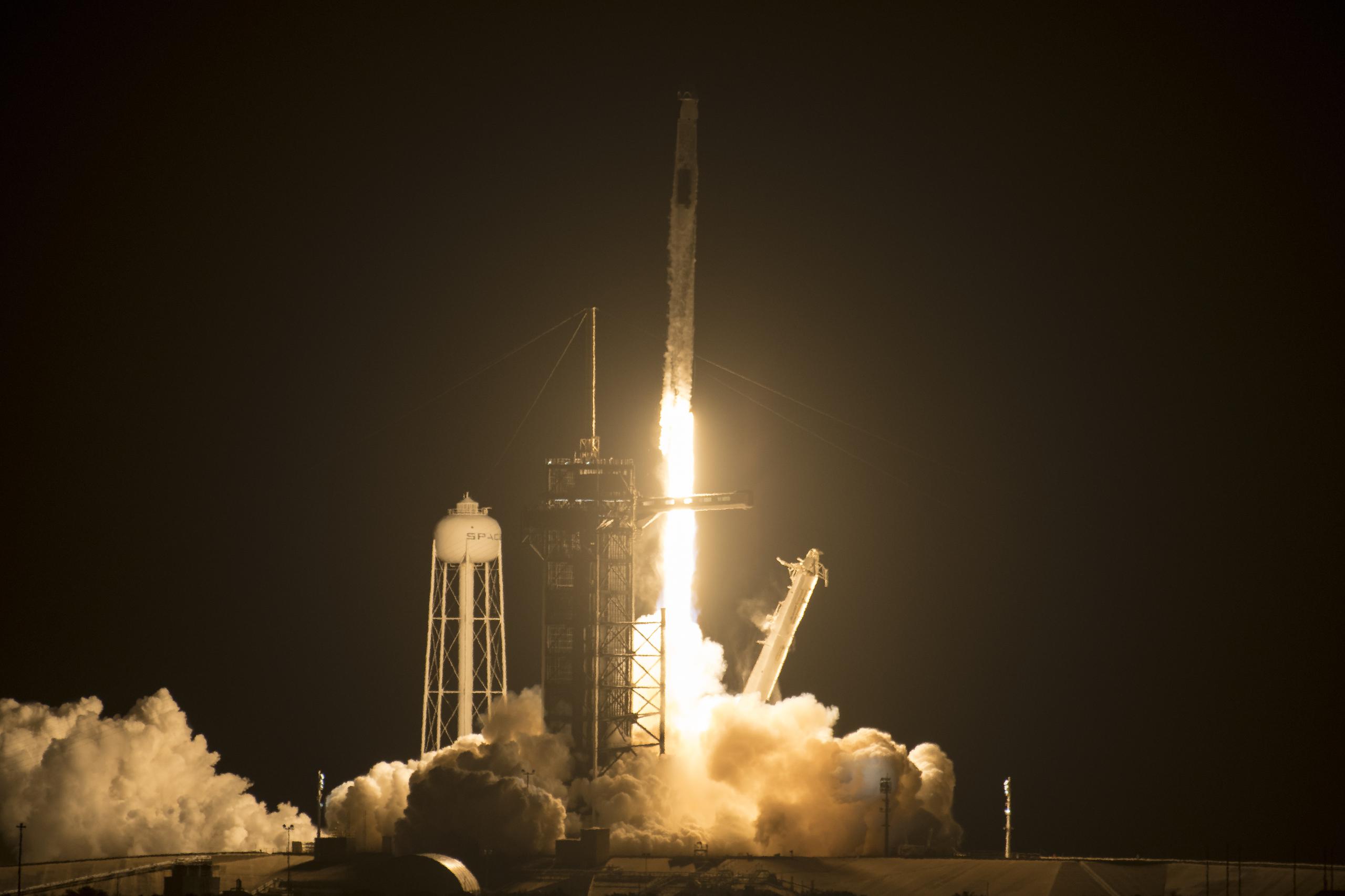 La ampliación del contrato con SpaceX incluye las futuras misiones Crew-10, Crew-11, Crew-12, Crew-13 y Crew-14, según detalla la NASA.