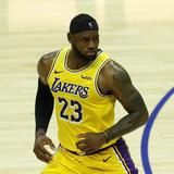 Lakers y Bucks se mantienen en el tope de sus respectivas conferencias
