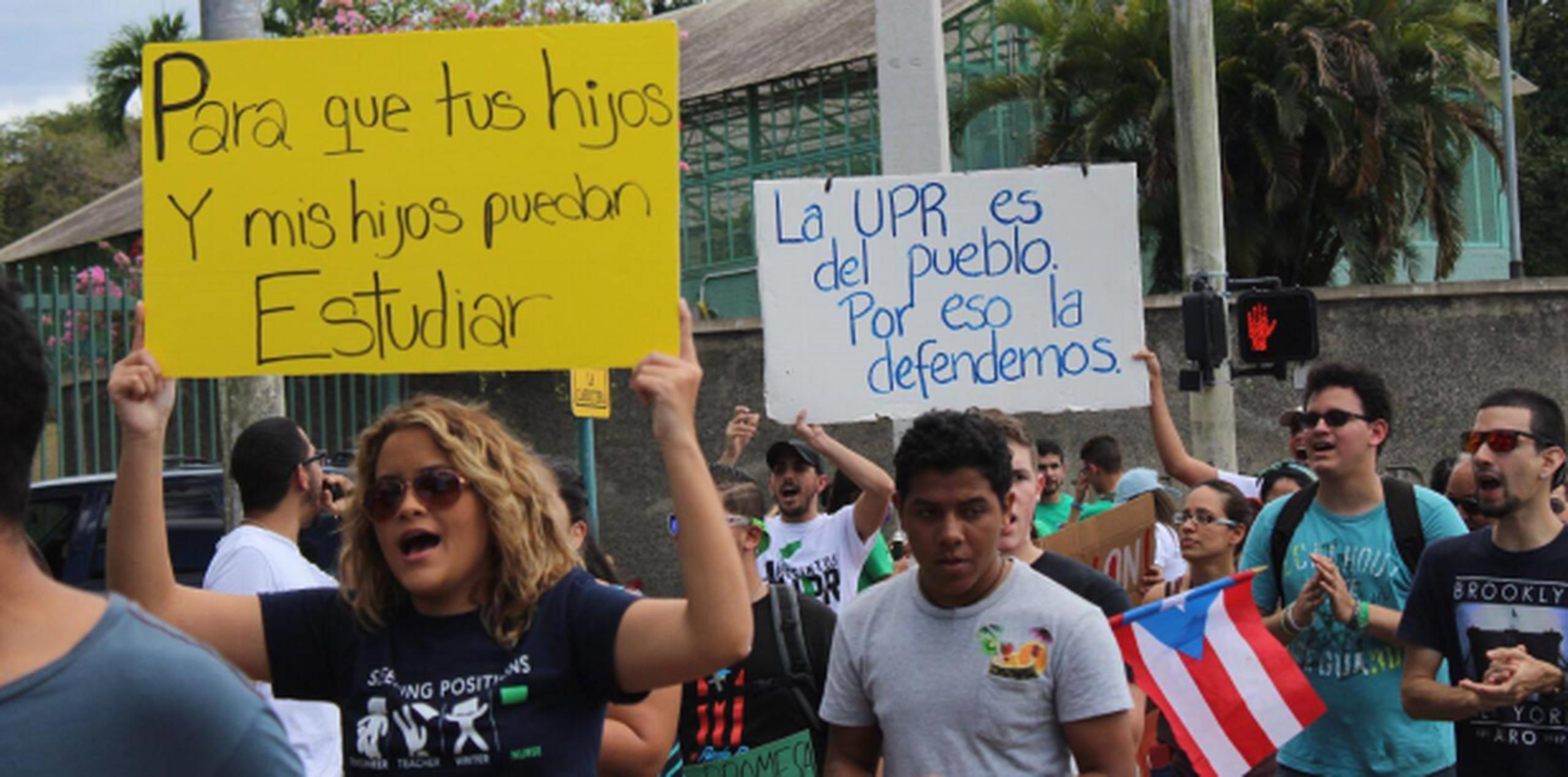 Estudiantes de varios recintos, como Mayagüez y Ponce, marcharían hoy hasta el Capitolio. (Para Primera Hora / Lester Jiménez)