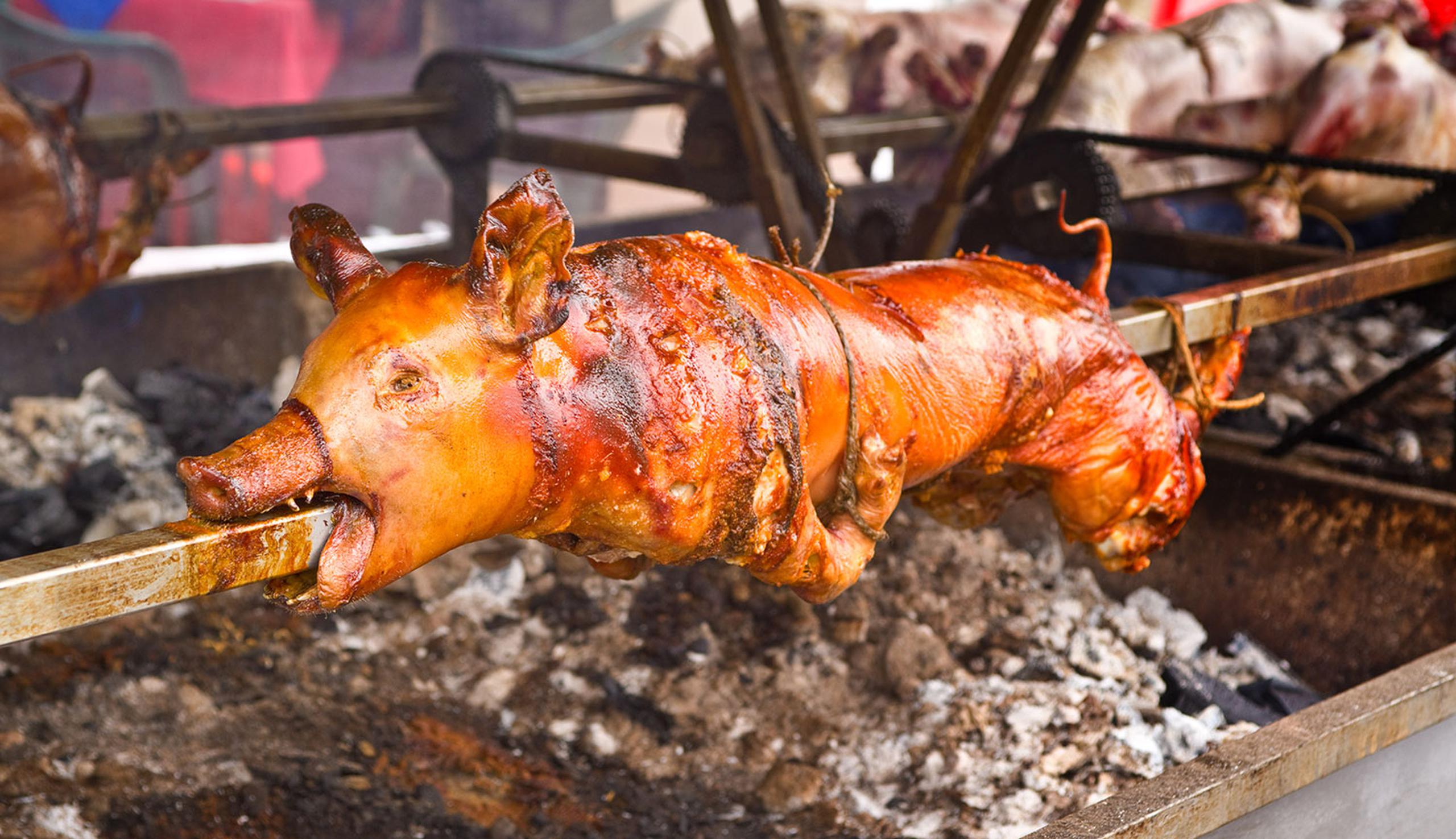 Imagen de lechón asado.