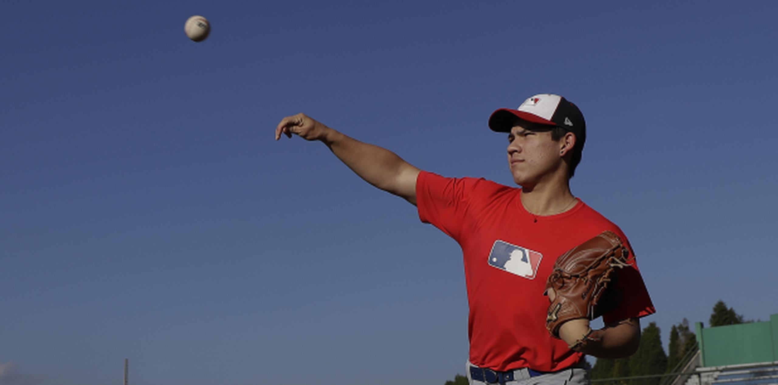 Eric Pardinho se desarrolló en el béisbol en una comunidad de inmigrantes japoneses.  (AP/Andre Penner)
