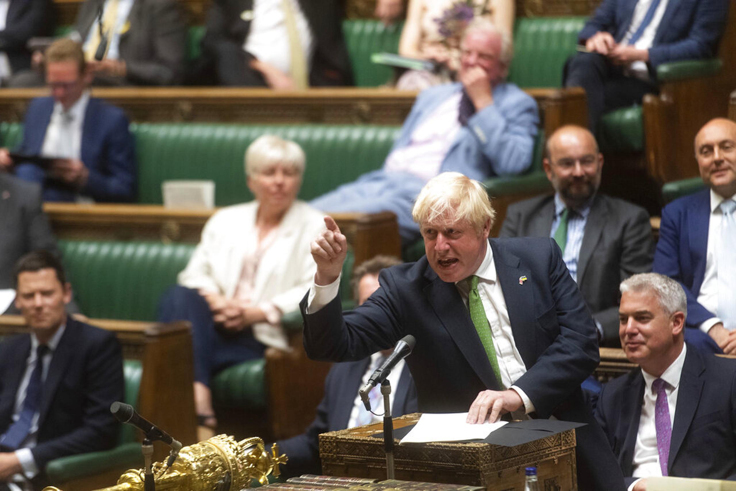 Boris Johnson habla en la Cámara de los Comunes, en Londres, 18 de julio de 2022.