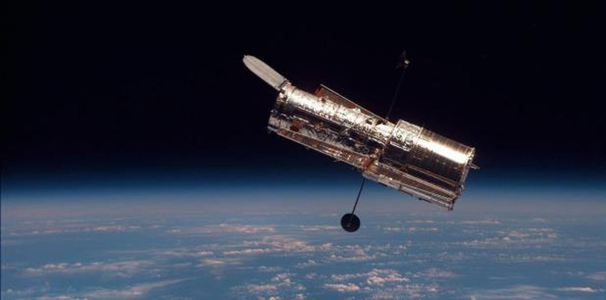 En nuestro sistema solar el telescopio Hubble ha descubierto lunas diminutas en torno a Plutón y el 14to satélite de Neptuno. (Archivo)