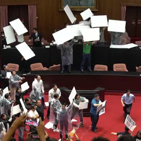 Legisladores se van a los puños en Taiwán