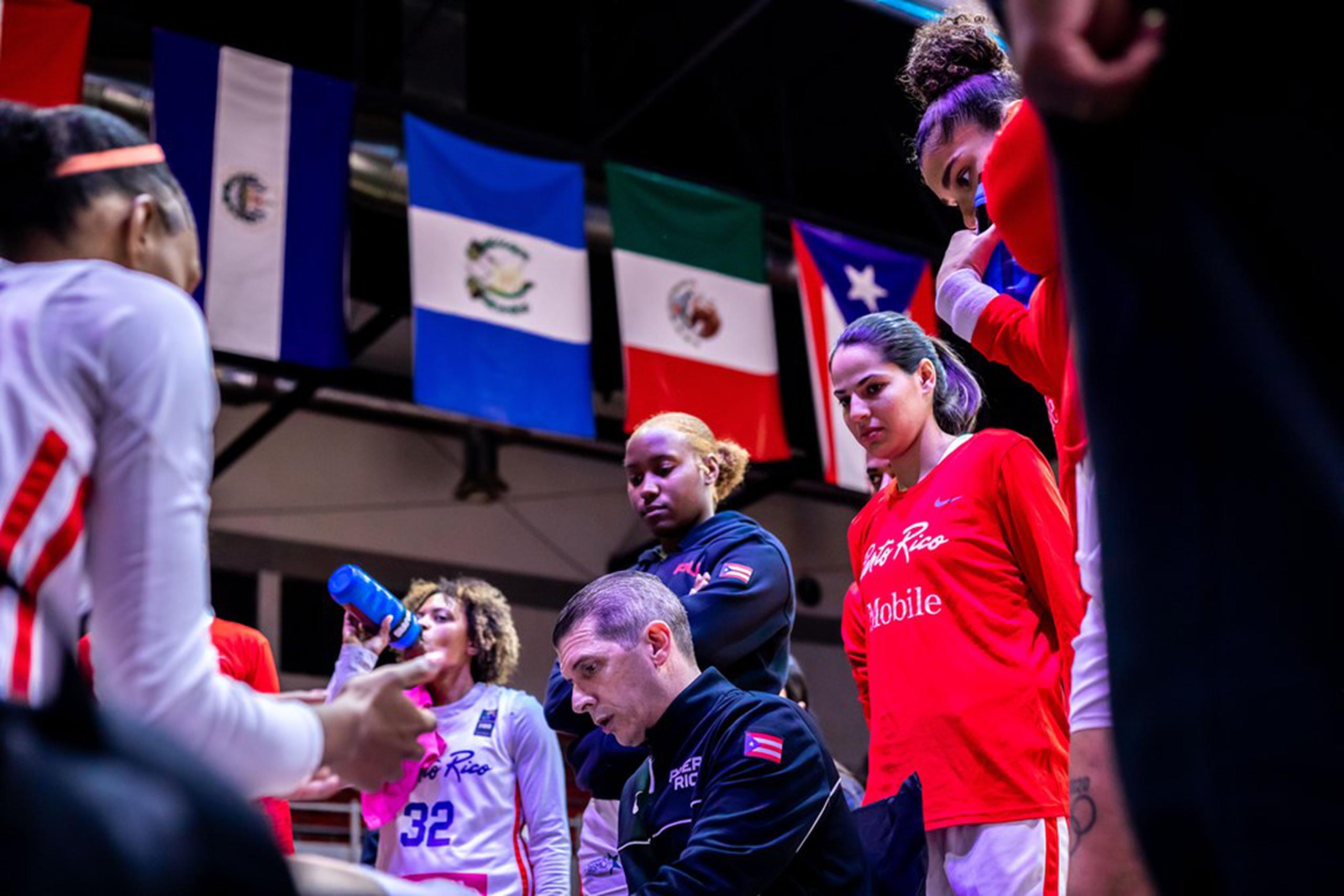 El Equipo Nacional Femenino de baloncesto dominó a las cubanas de principio a fin el sábado para adelantar a la final.
