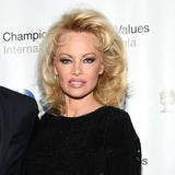 Pamela Anderson confesó que Sylvester Stallone le ofreció casa y auto para ser su “chica número uno″