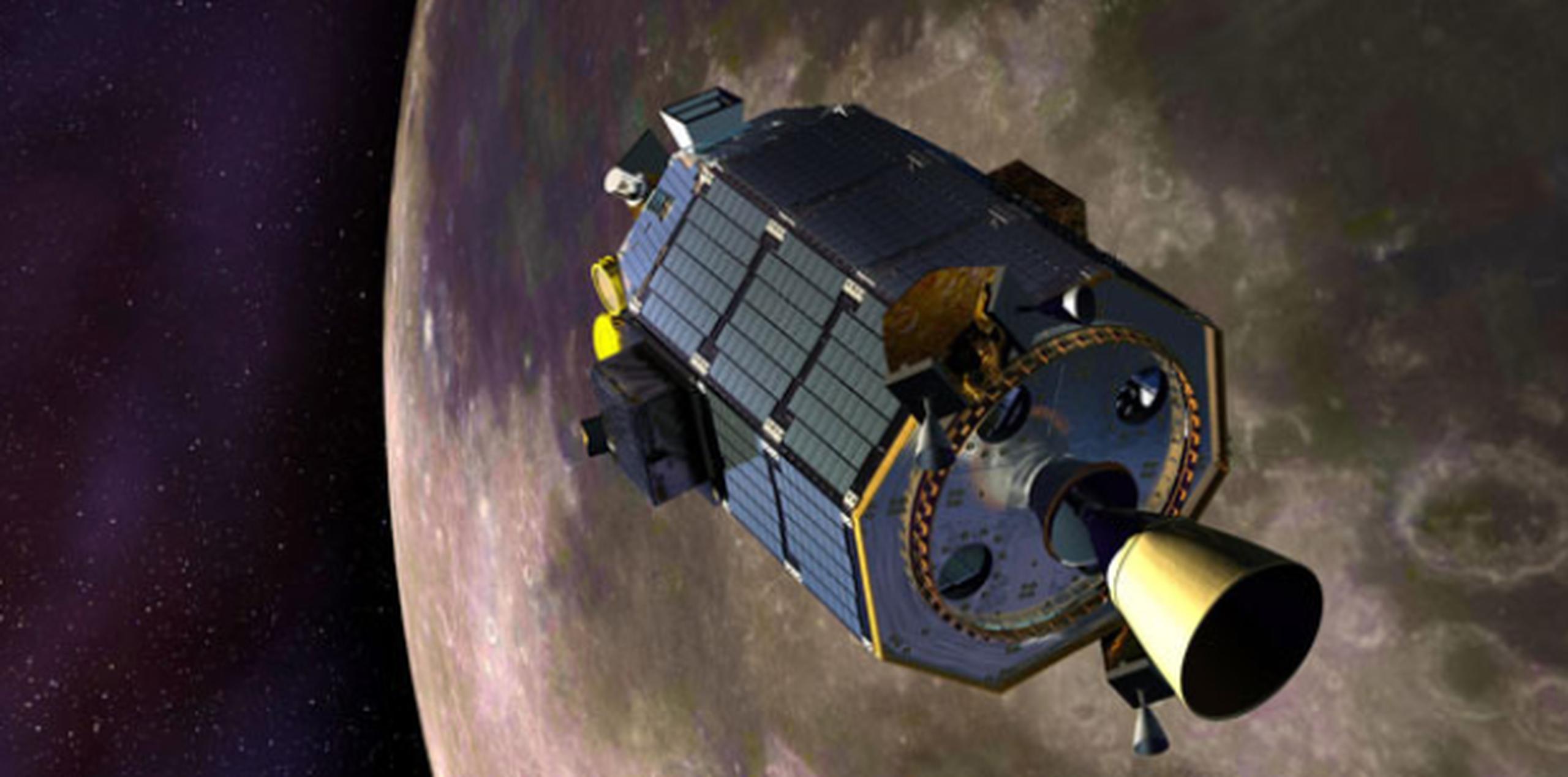 Imagen artística provista por la NASA del Lunar Atmosphere and Dust Environment Explorer (LADEE), que estudia la exósfera delgada de la Luna y el polvo lunar.(AP)