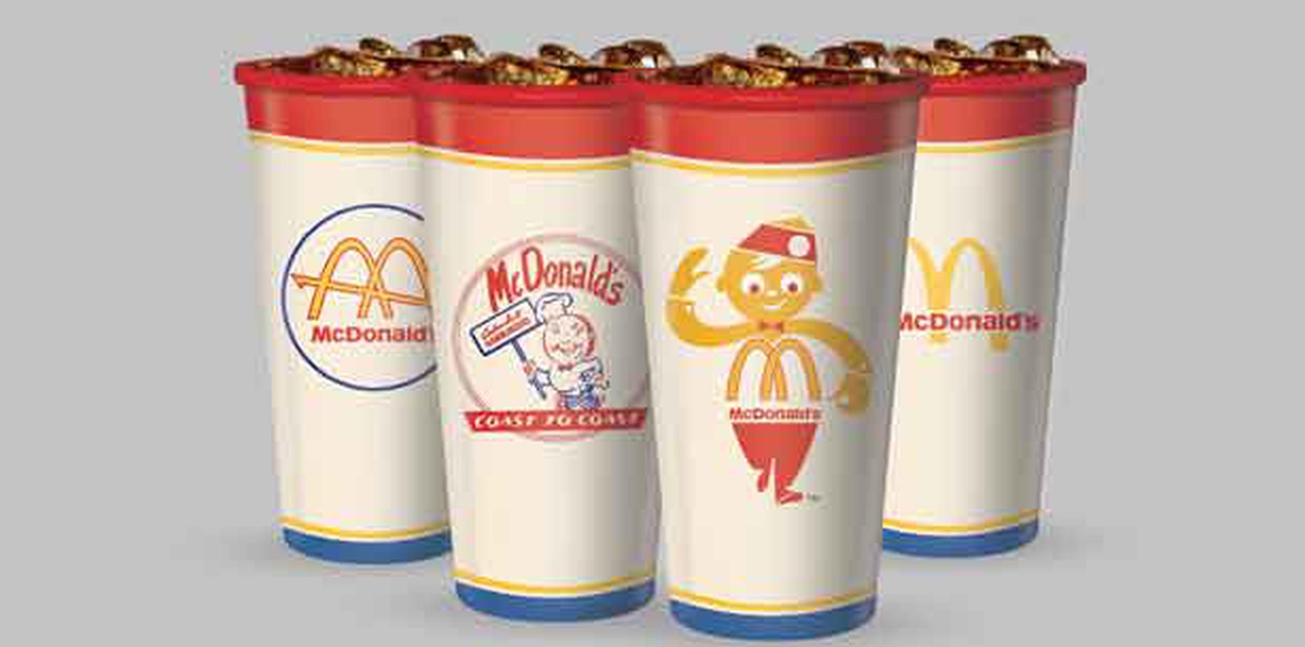 Cada uno de los vasos tiene en la parte delantera uno de los antiguos logotipos de McDonald’s, ya sea el del 1948, 1961, 1962 y 1968. (Suministrada)