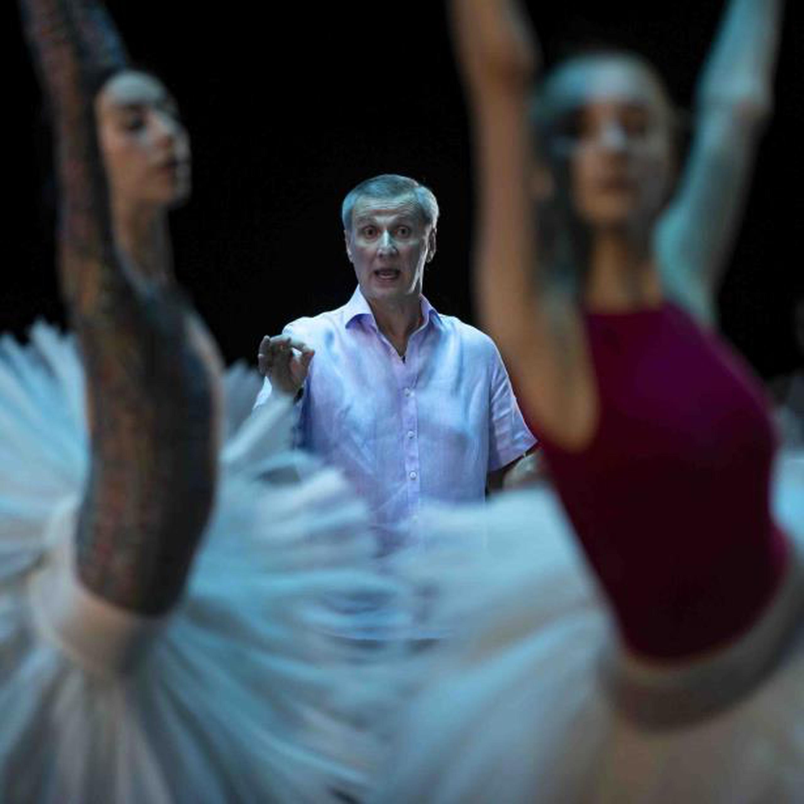 Los bailarines están orgullosos de haber llegado hasta el Bolshoi y el patriotismo juega un papel en su lealtad. (AP)