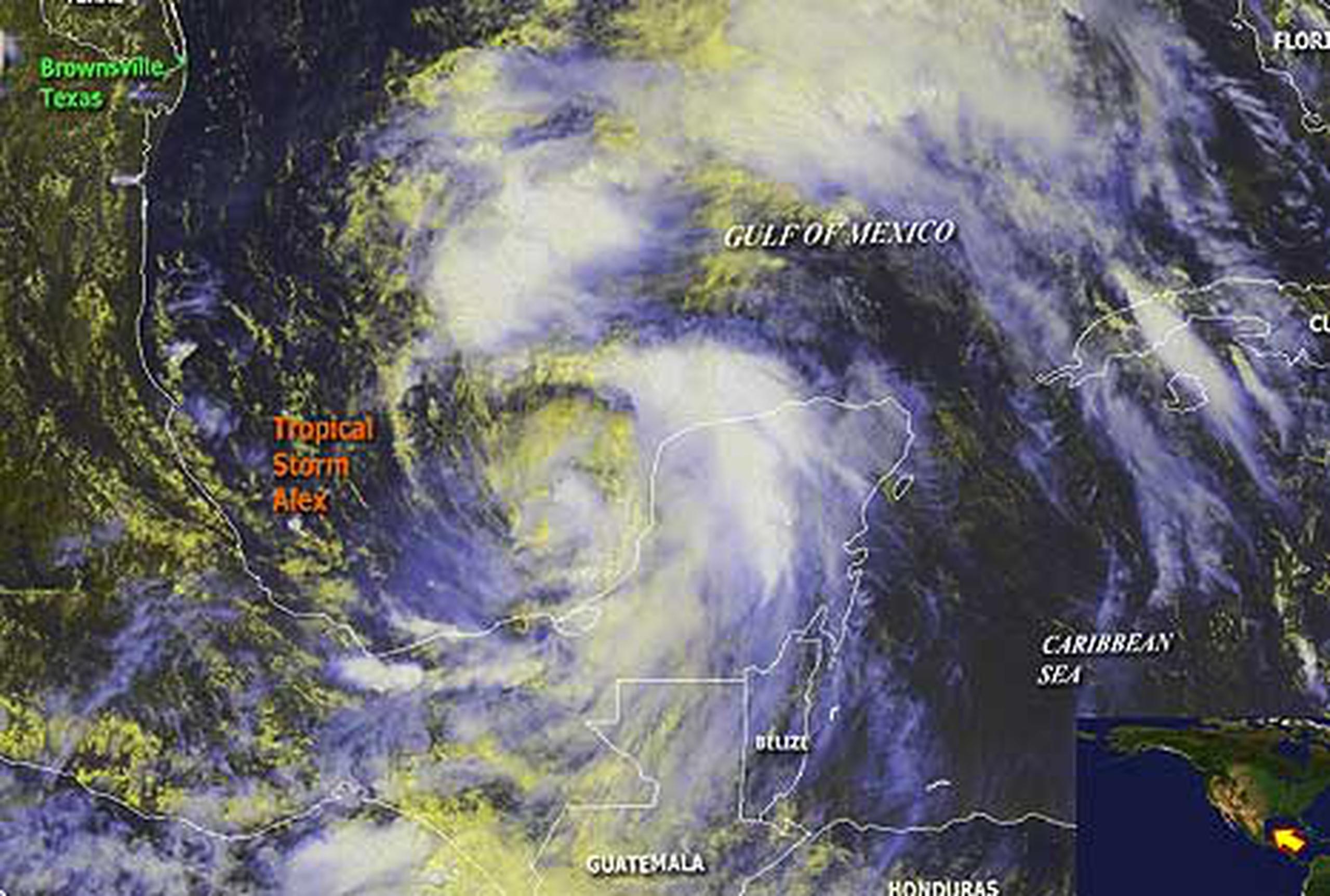 La tormenta tropical Alex se encuentra a unos 395 kilómetros al este de La Pesca (México) y 465 kilómetros al sureste de Brownsville, en el estado de Texas. (AP/NOAA)
