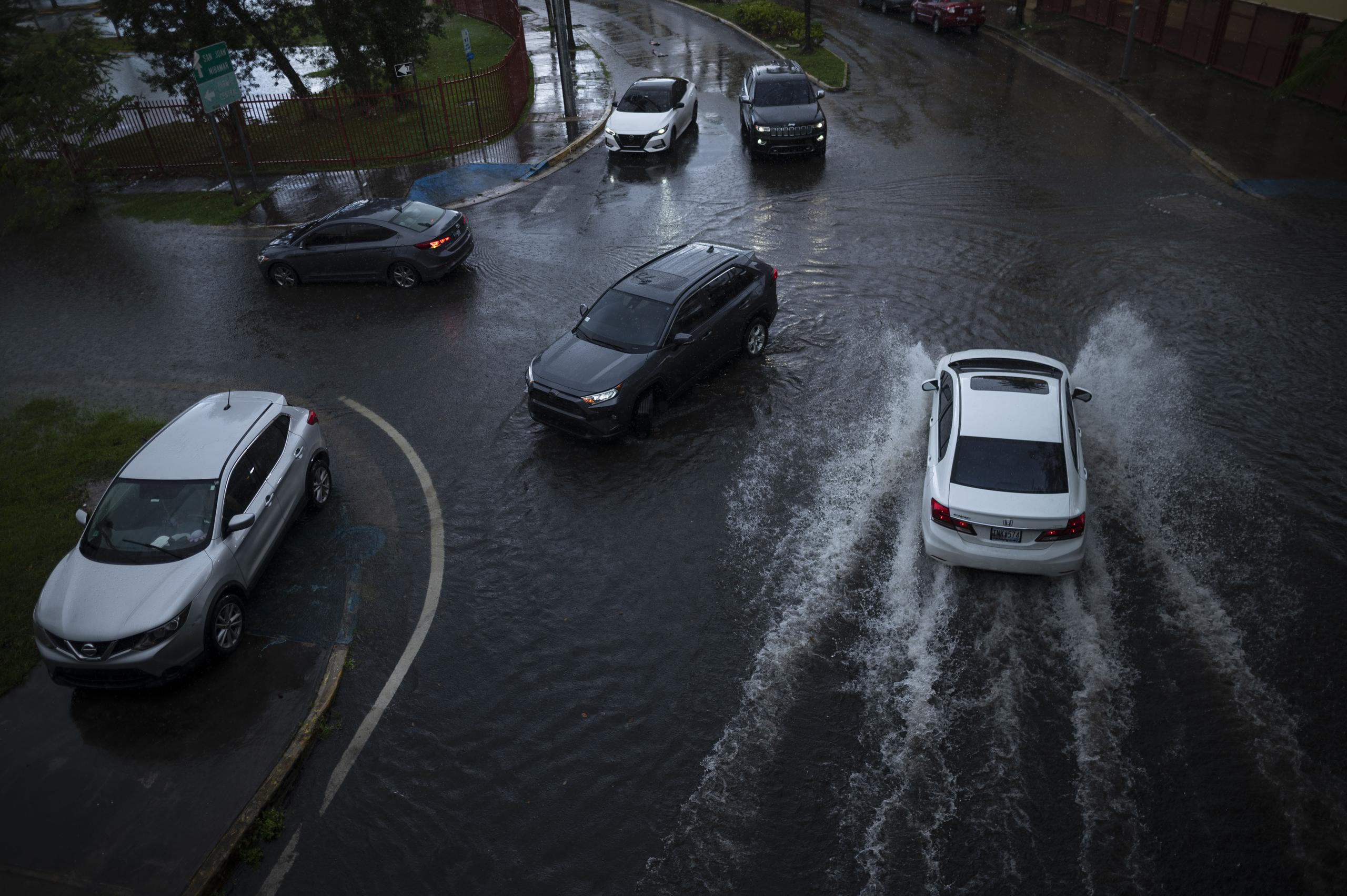 La advertencia de inundaciones repentinas en San Juan y Cataño se emitió hasta las 6:30 p.m.