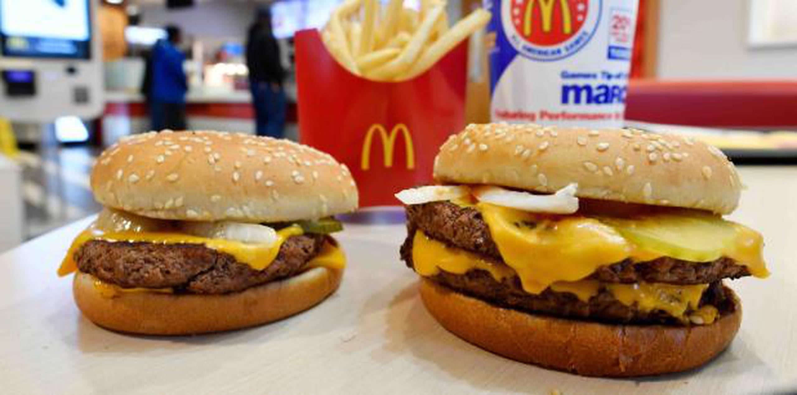 De forma gradual, McDonald's ha eliminado los preservativos de su menú a lo largo de varios años a fin de llegar a compradores más conscientes de lo que comen. (AP)