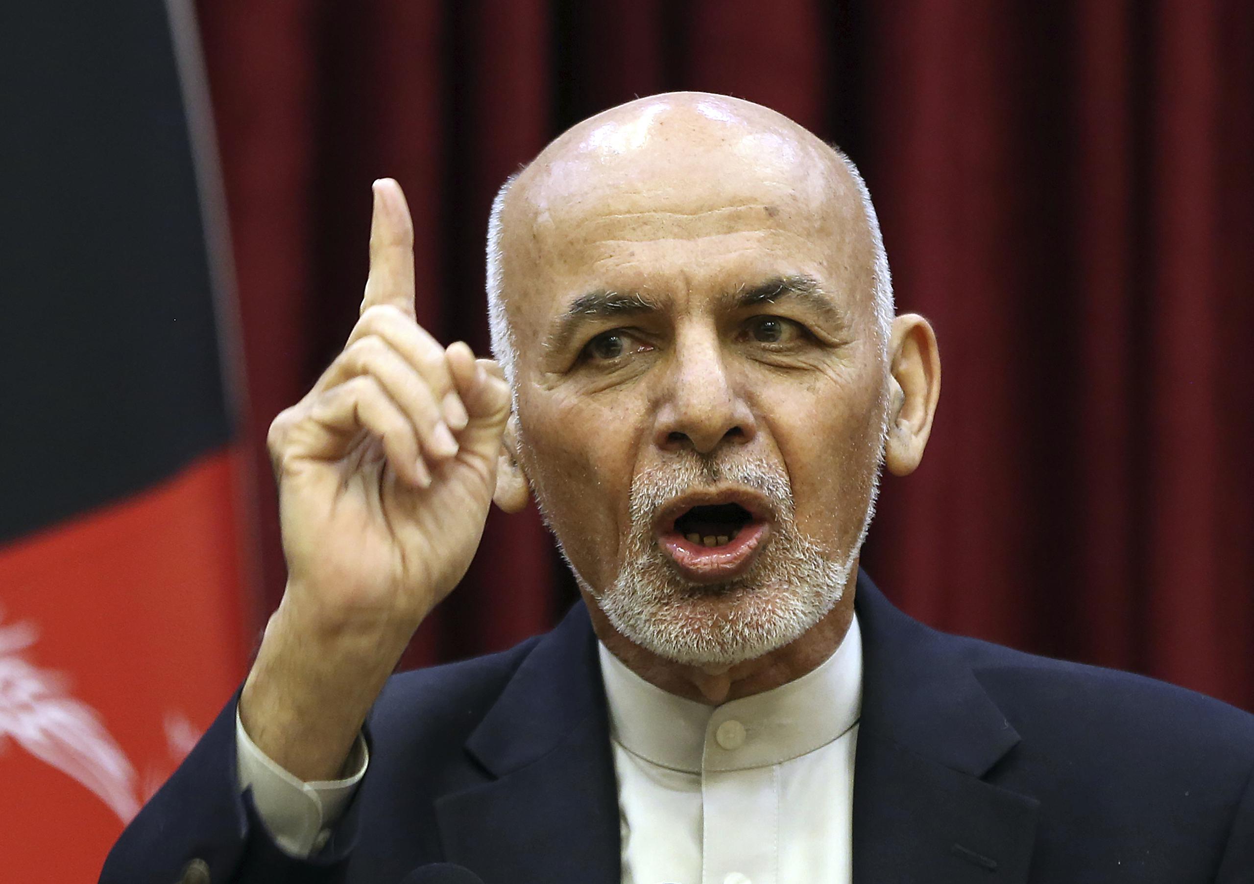 El presidente afgano Ashraf Ghani advierte que "está muy claro que Estados Unidos está facilitando, pero facilitar no significa decidir".