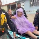 Rescatan a residentes de una égida en Caguas