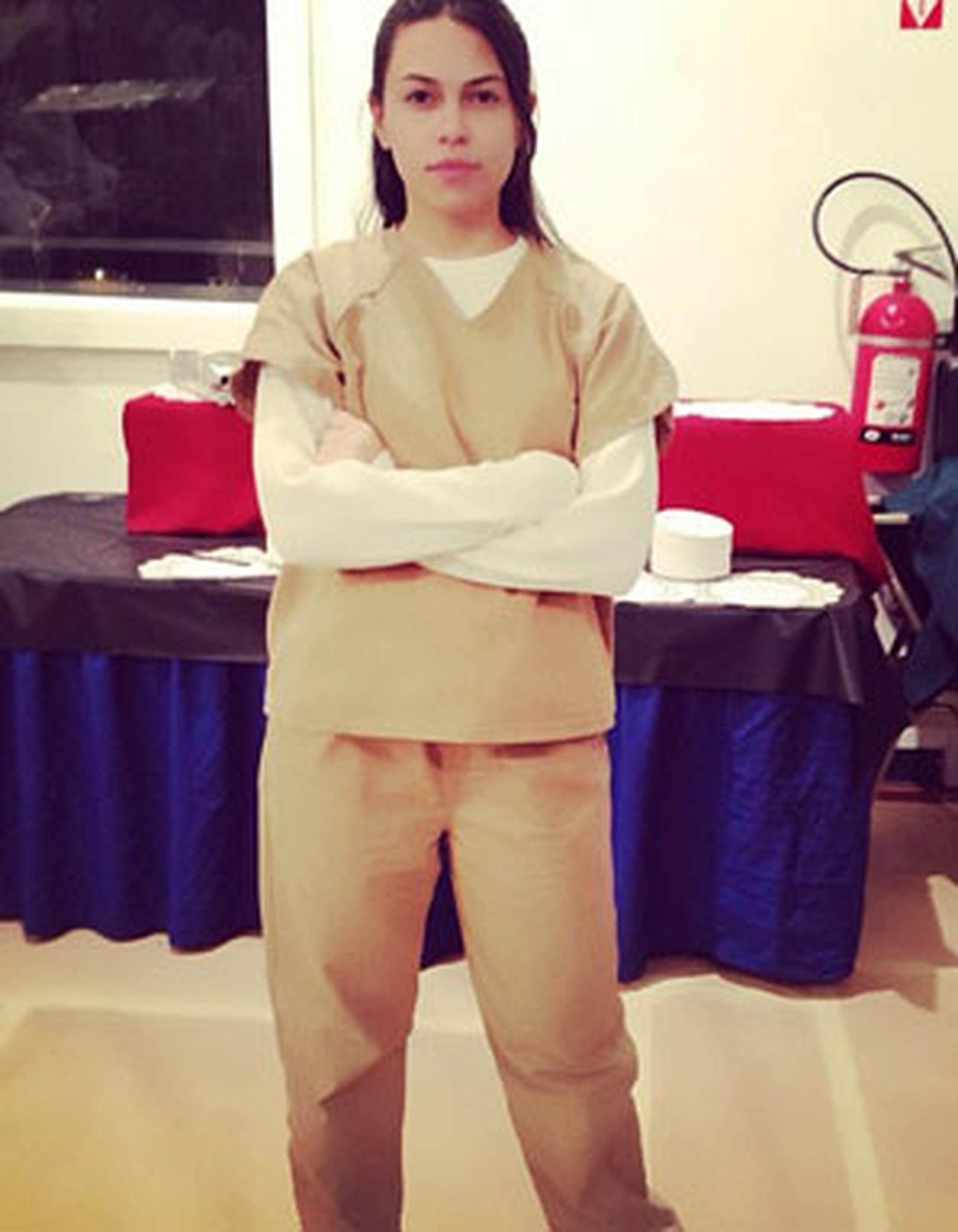 La actriz publicó esta foto con timidez, pues no puede dar detalles de la segunda temporada de la serie. (Instagram)
