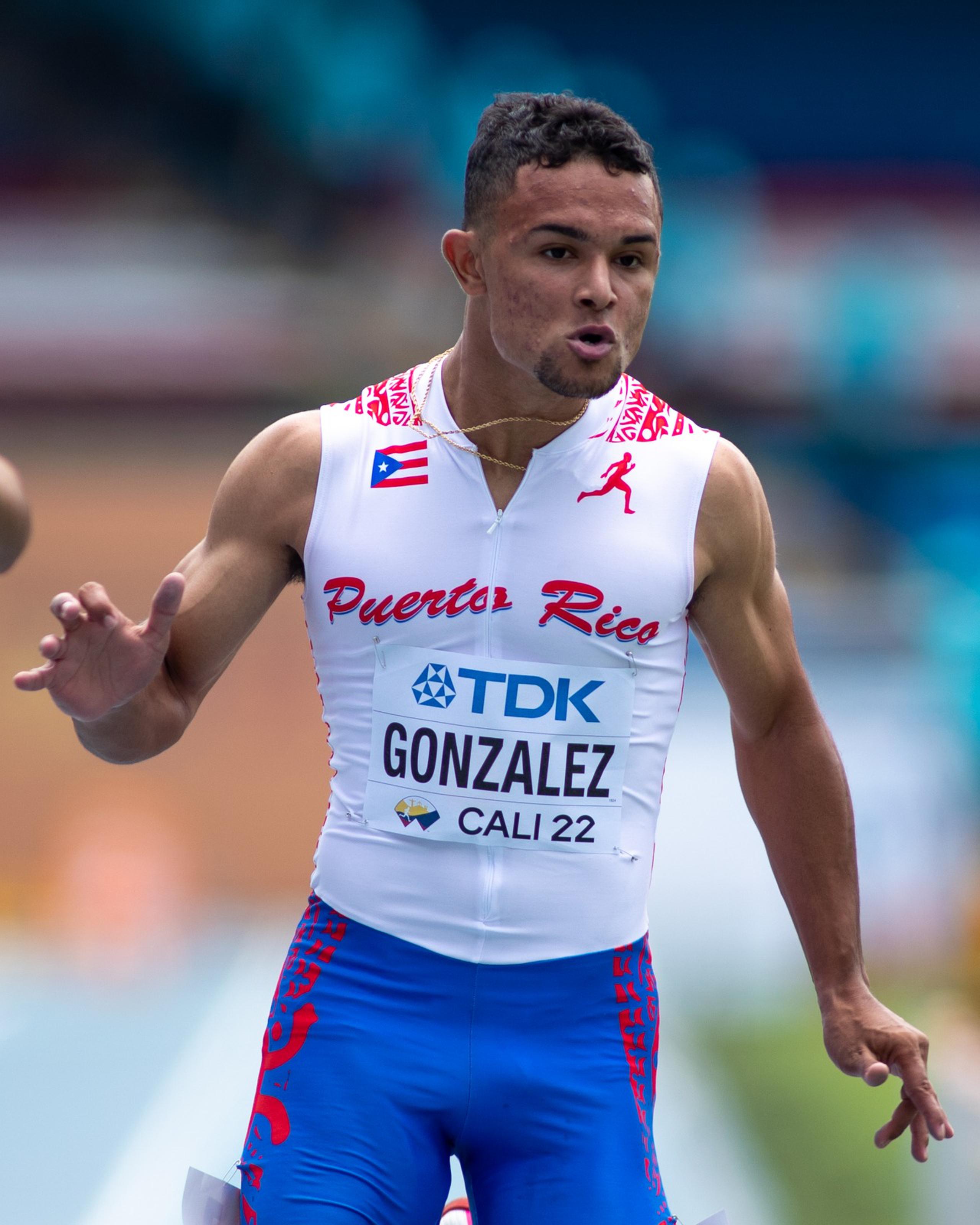 Diego González llega a la meta en los 100 metros libres del Campeonato Mundial Sub 20 con una marca personal y el pase a las semifinales de la prueba.