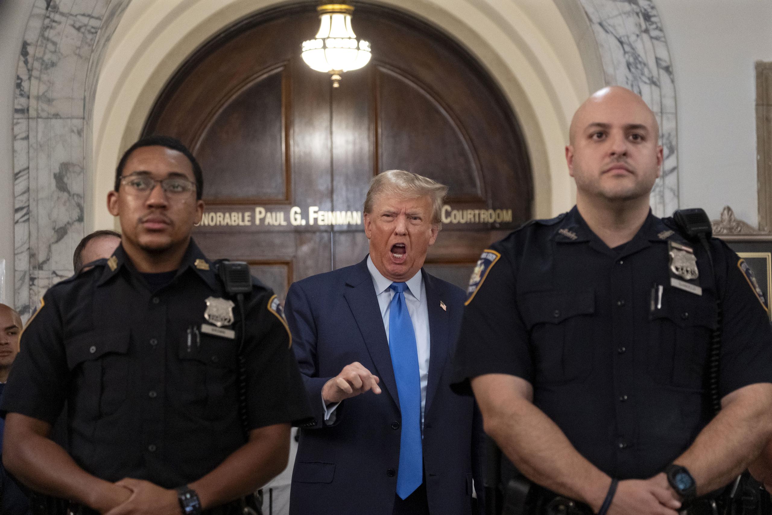 El expresidente Donald Trump en el tribunal donde se le acusa de fraude corporativo, en la ciudad de Nueva York, el 2 de octubre de 2023. (Foto AP /Craig Ruttle)