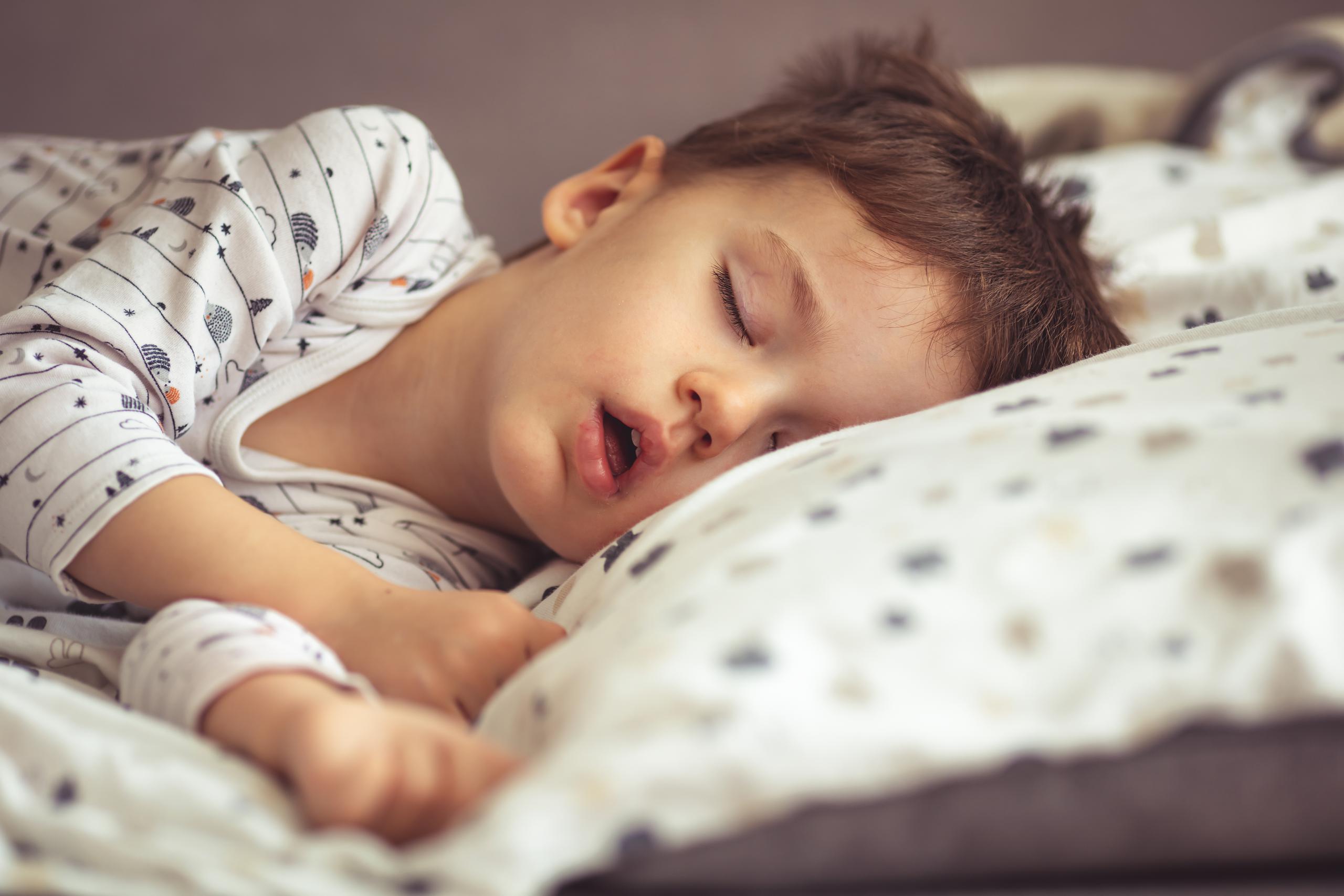 Los expertos estiman que el 4% de los niños de entre 2 y 8 años ronca y que el 1% presenta apnea del sueño.