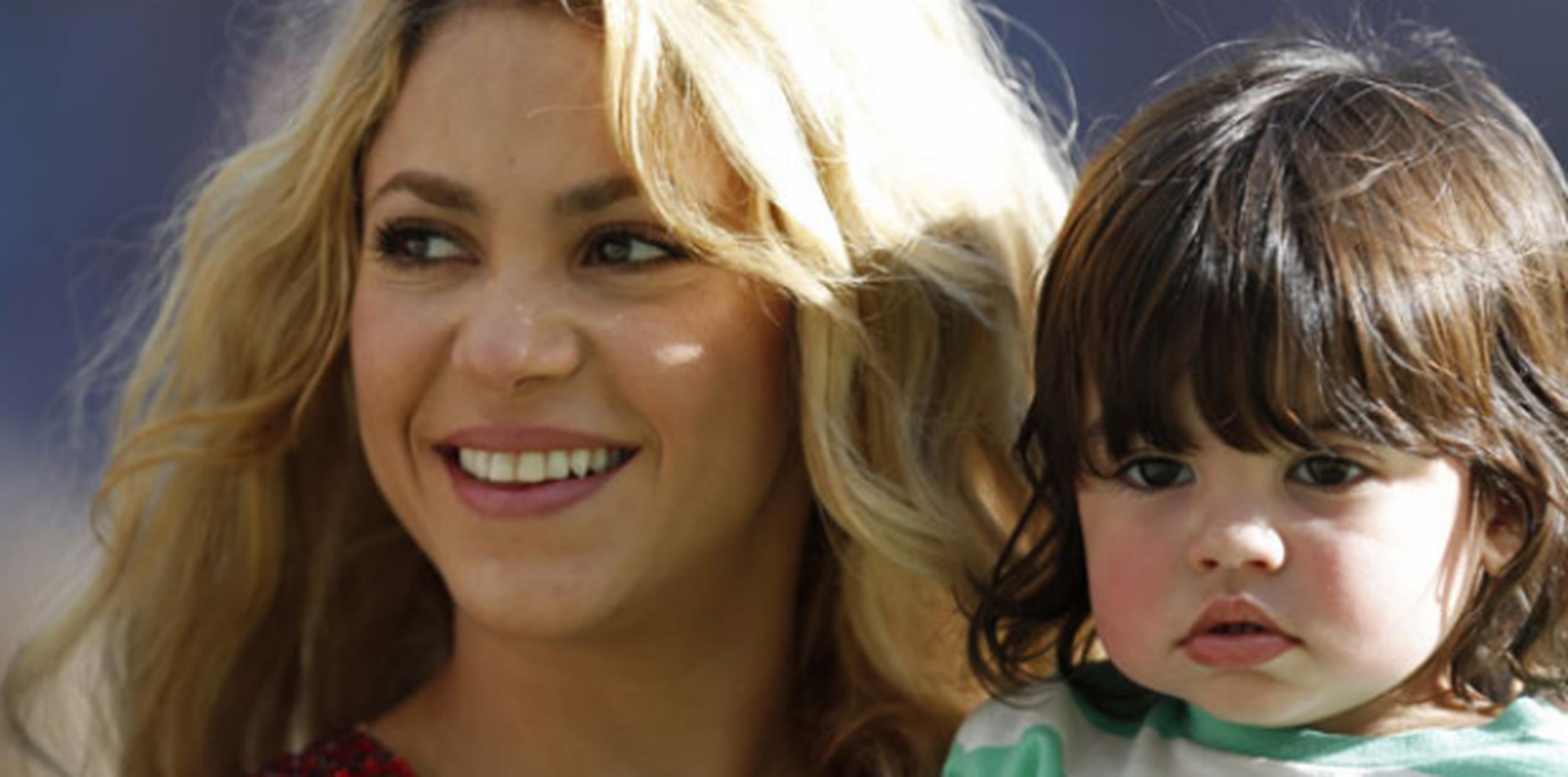 Shakira y Gerard Piqué tienen un hijo de año y medio, Milan, nacido en Barcelona en enero del 2013.(Archivo)