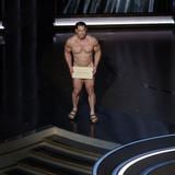 La razón por la que John Cena apareció desnudo en los Oscar