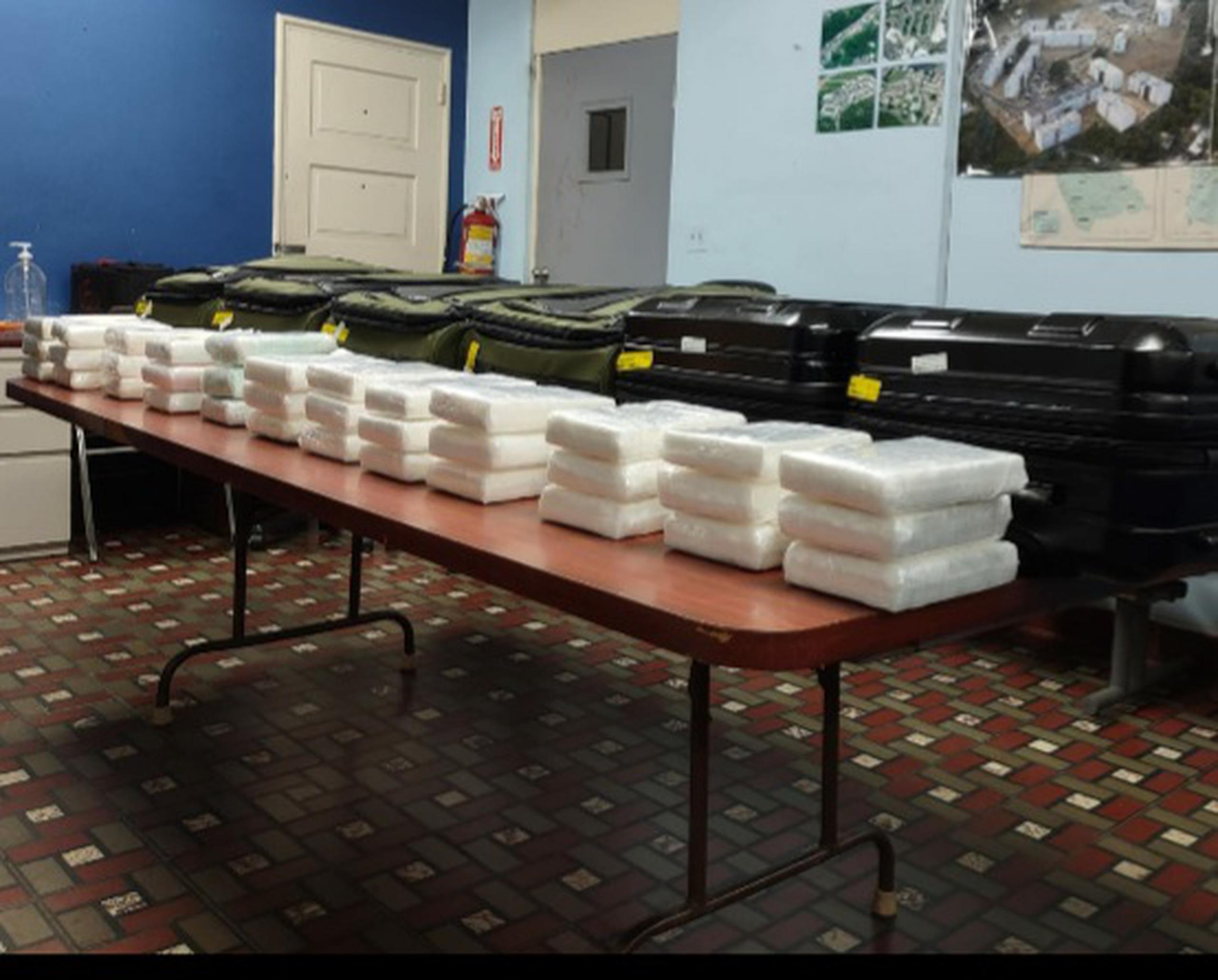 Los 36 kilos de cocaína eran transportados en maletas por tres mujeres mientras se disponían a abordar un vuelo con destino a Boston.