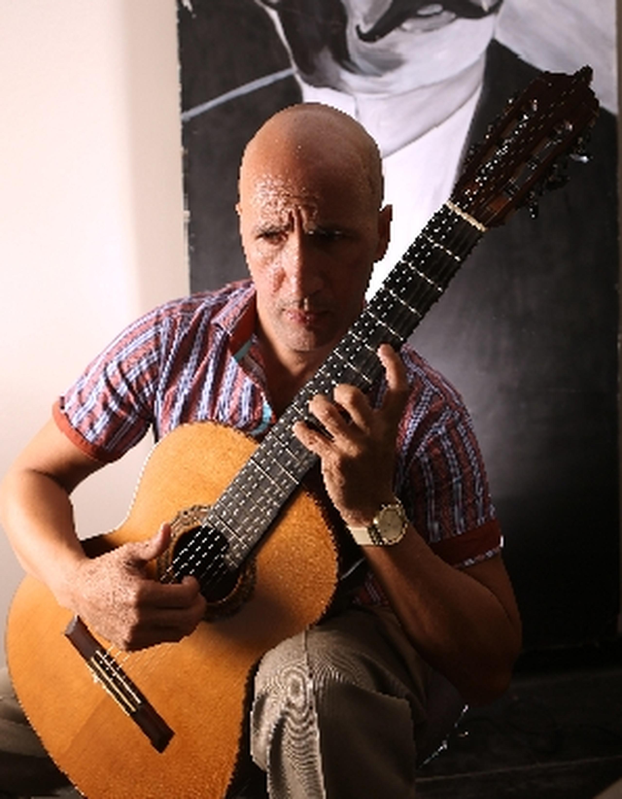 El músico José Antonio López acompañaba a Benny Frankie Cerezo en el programa radial  Oasis, donde compartían su gusto por la música.( Archivo)
