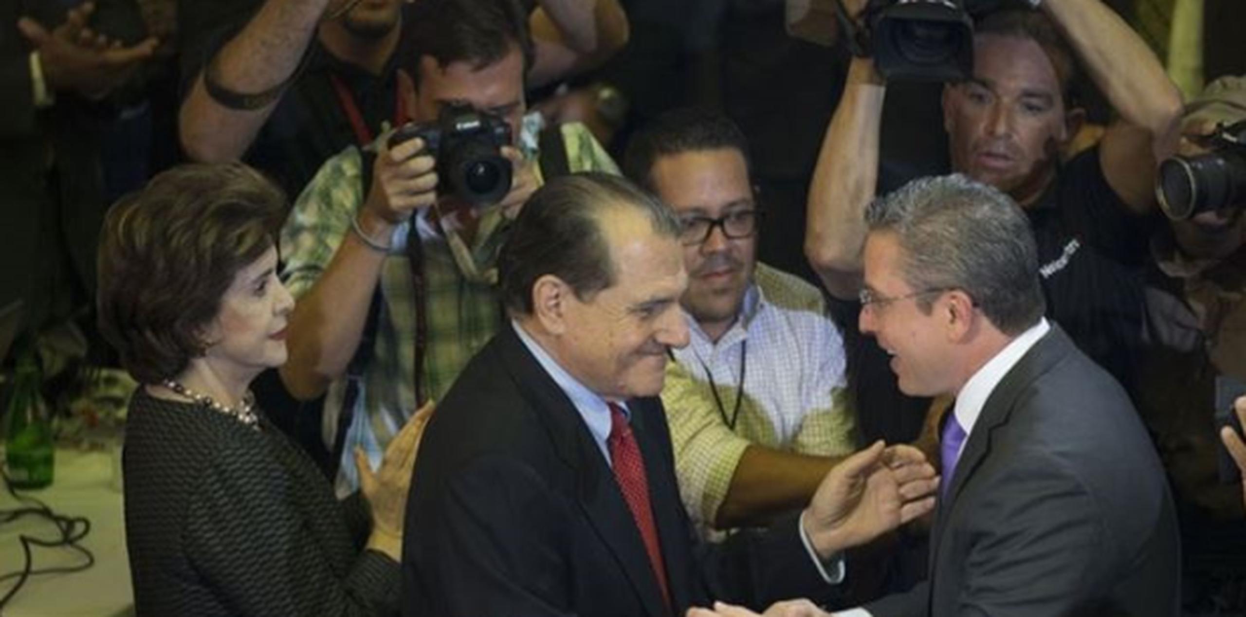 Los exgobernadores, Sila Calderoón y Rafael HErnández Colón estuvieron presentes en el mensaje de García Padilla. (tonito.zayas@gfrmedia.com)