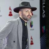 Eduardo Cabra firma con la división latina de Warner Music