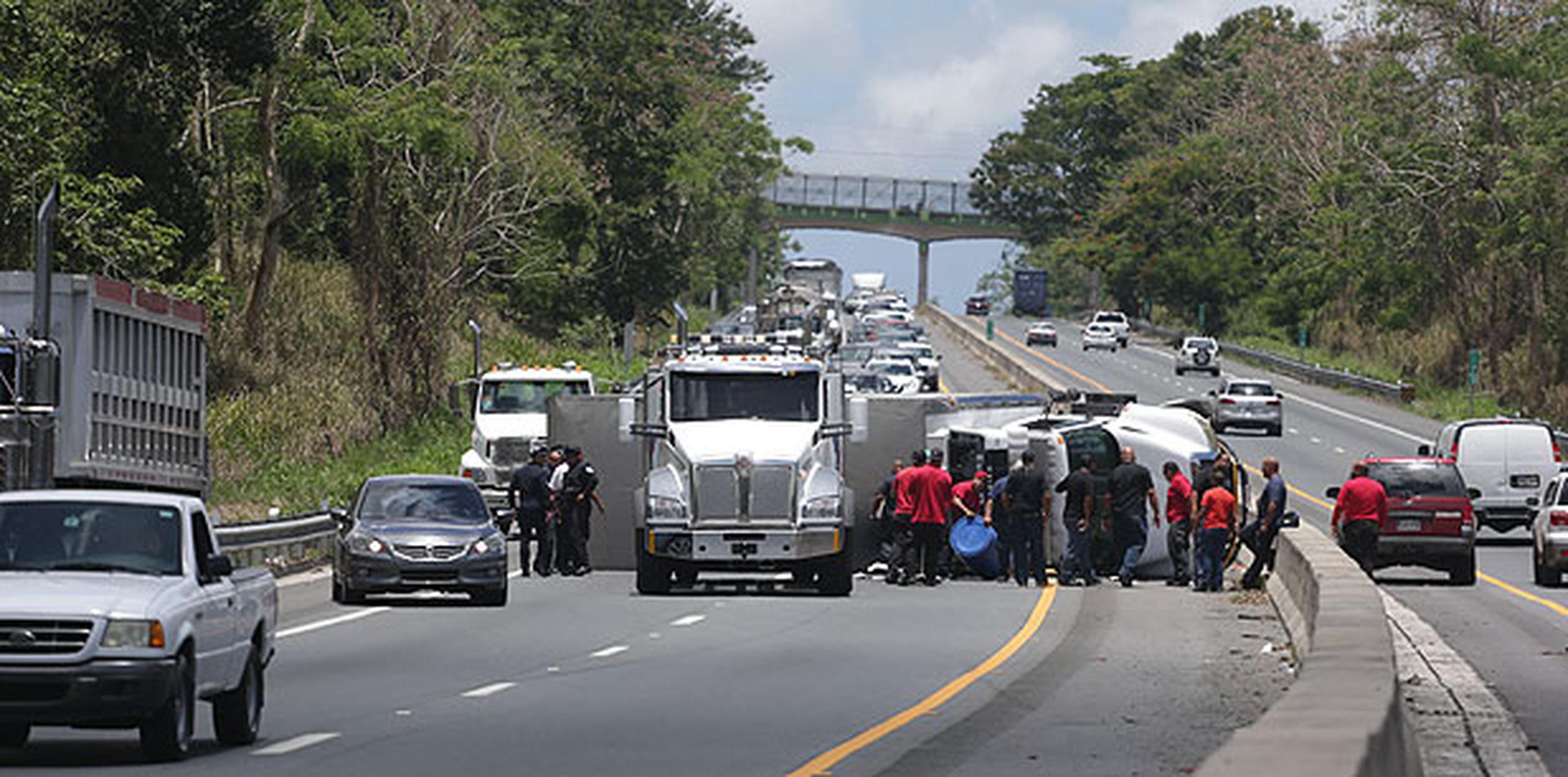 La División de Patrullas de Carreteras del área de Caguas indicó que como vías alternas los conductores pueden tomar las carreteras PR-183 y PR-198, en Las Piedras. (Archivo)