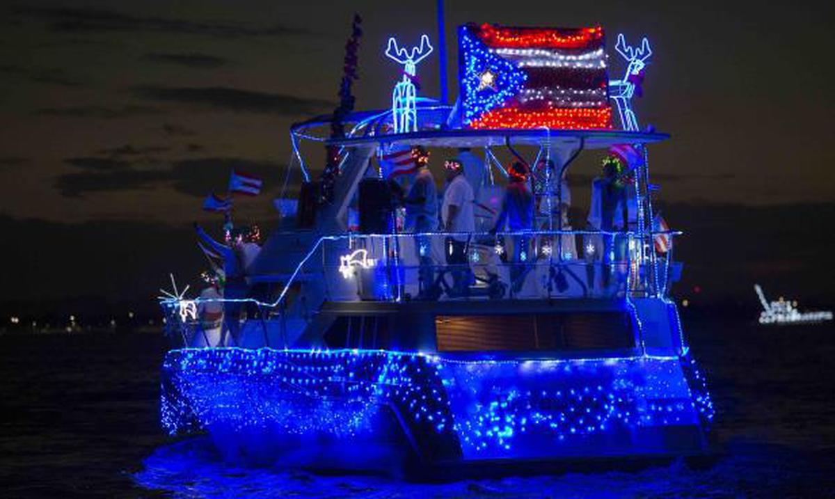 Espectáculo de luces en el San Juan Christmas Boat Parade Primera Hora