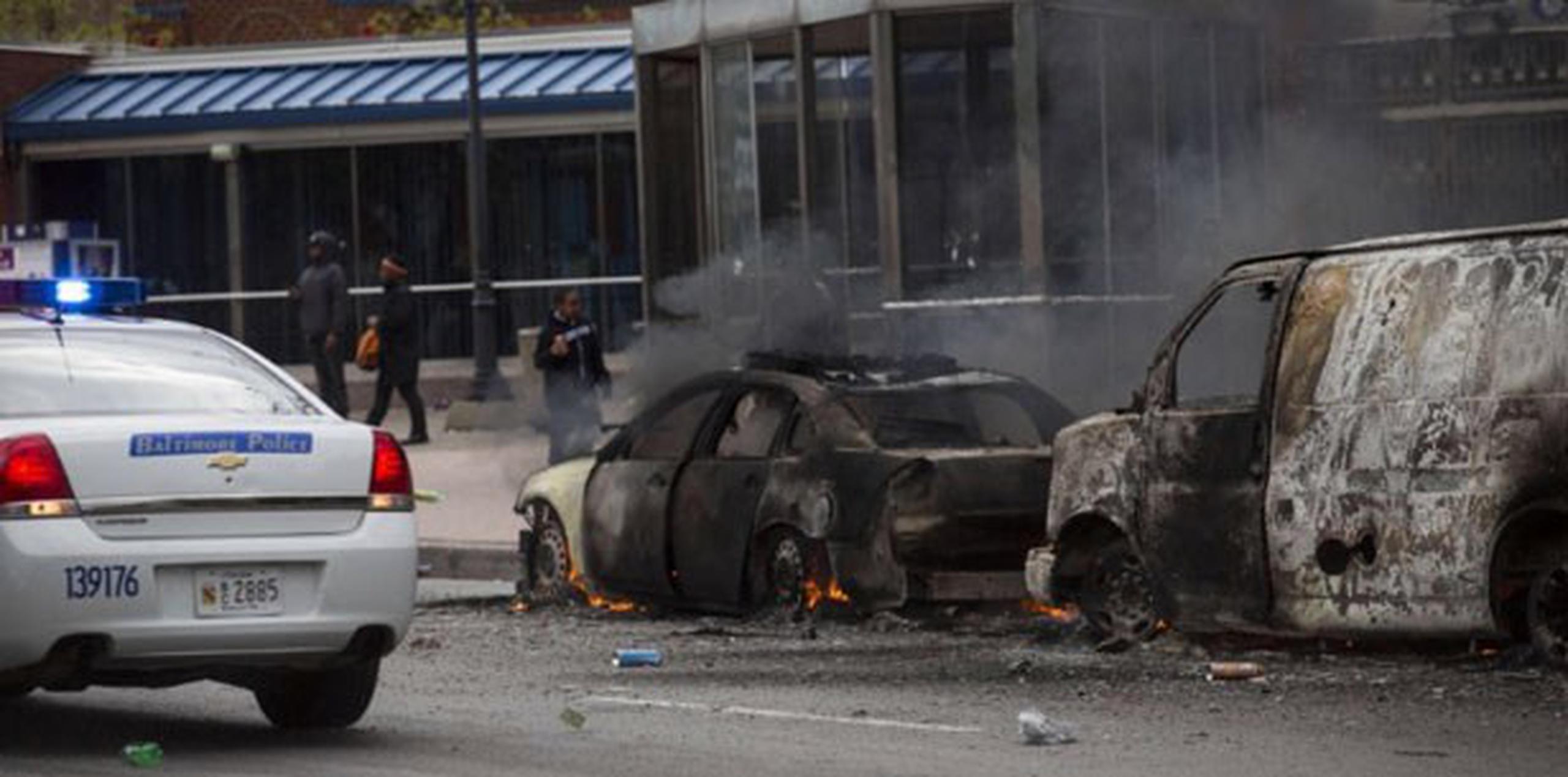 Los manifestantes han incendiado vehículos y edificios. (Drew Angerer/Getty Images/AFP)
