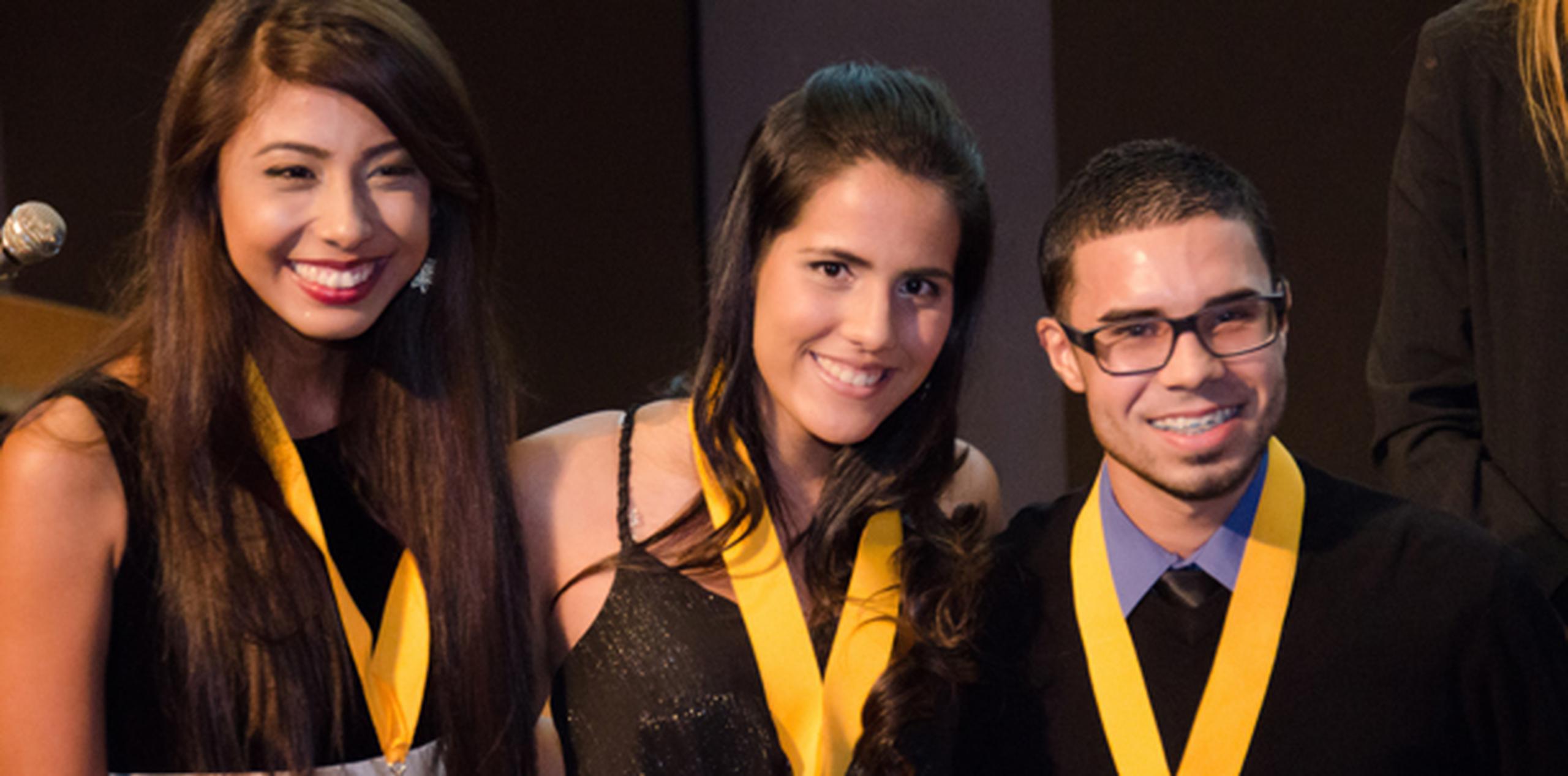 Los jóvenes ganadores fueron Danalisse Claudio, María V. Lau y Ronald A. Ávila, estudiantes de Publicidad Comercial de la Universidad de Puerto Rico en Carolina. (Suministrada)