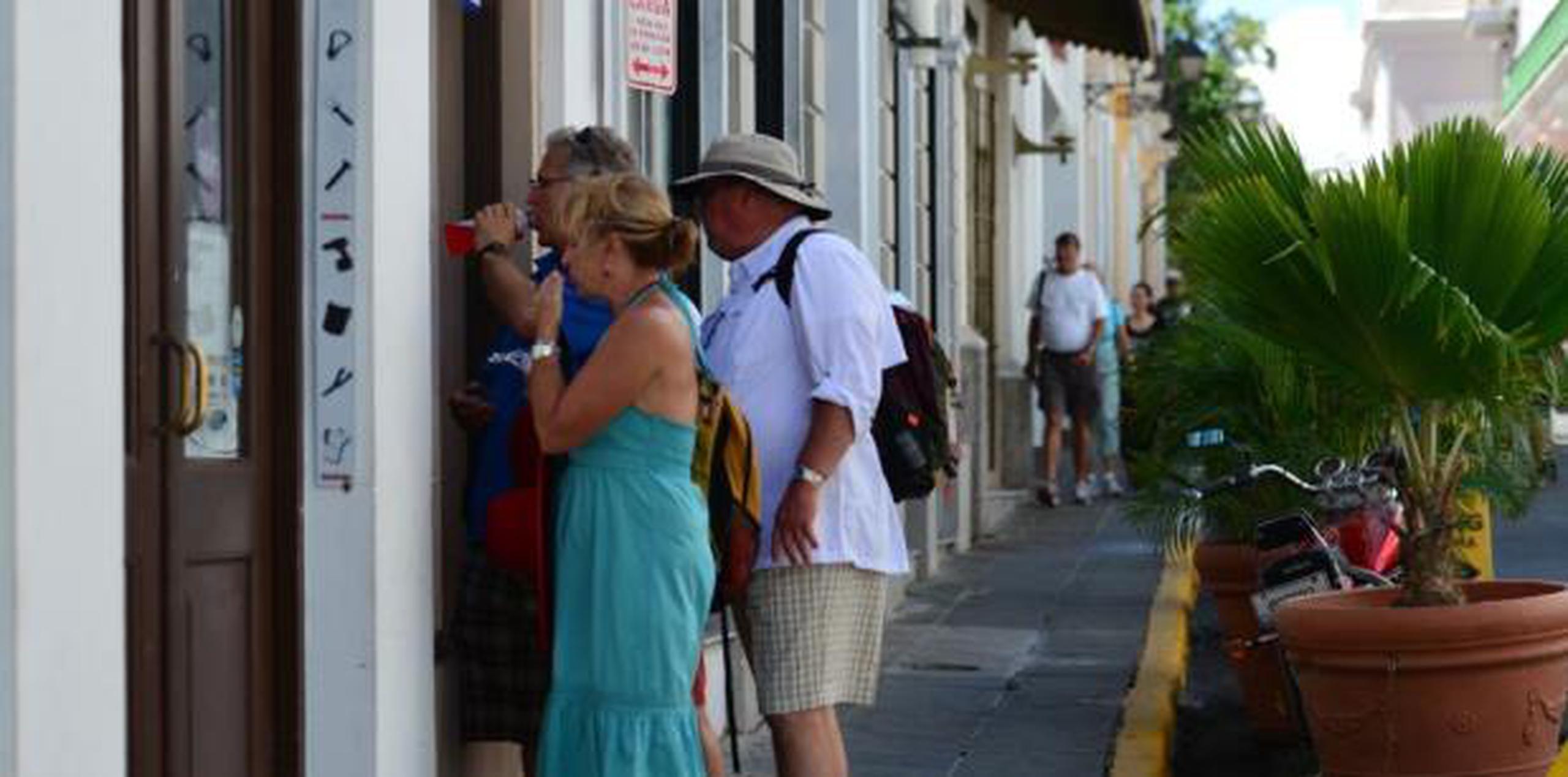 Los residentes en el Viejo San Juan llevan dos años con esfuerzos activos para evitar ser desplazados por la fiebre de los Airbnb. (Archivo)