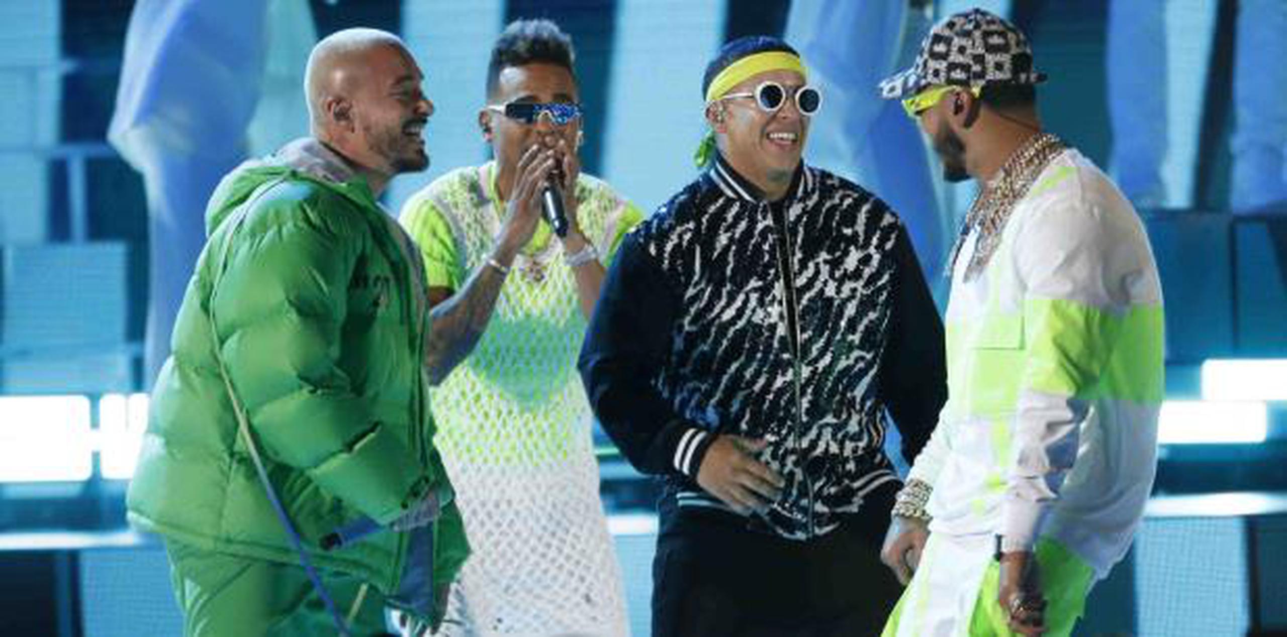 J Balvin, Ozuna, Daddy Yankee y Anuel AA interpretan el tema junto a Karol G. (Archivo)