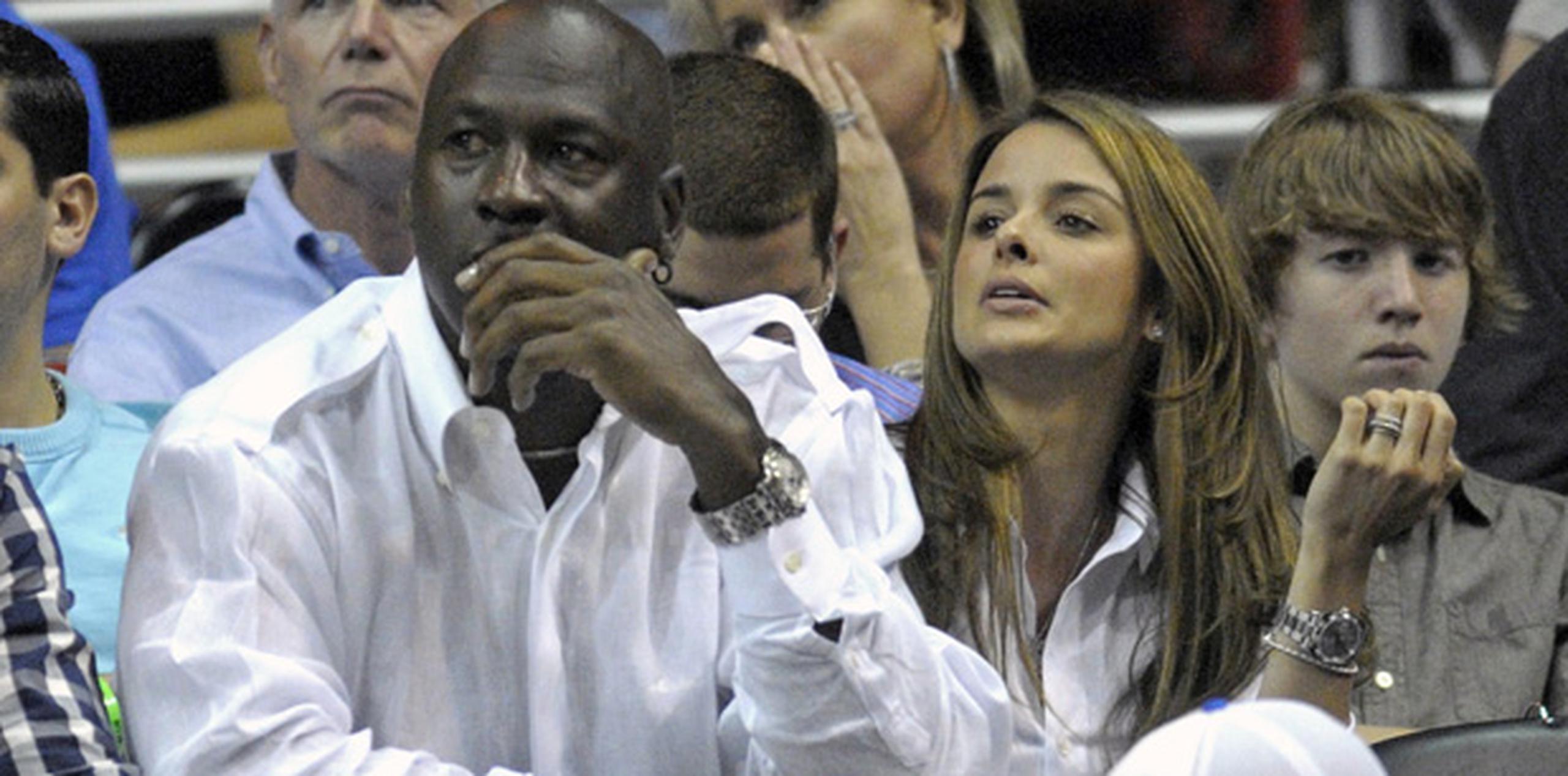 Michael Jordan y la modelo cubanoamericana Yvette Prieto serán padres, según confirmó su representante a Us Weekly. (Archivo)